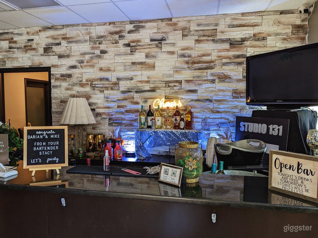 Use of Studio 131 Foyer is included with this listing. You can ask us about our bar service vendor if interested.