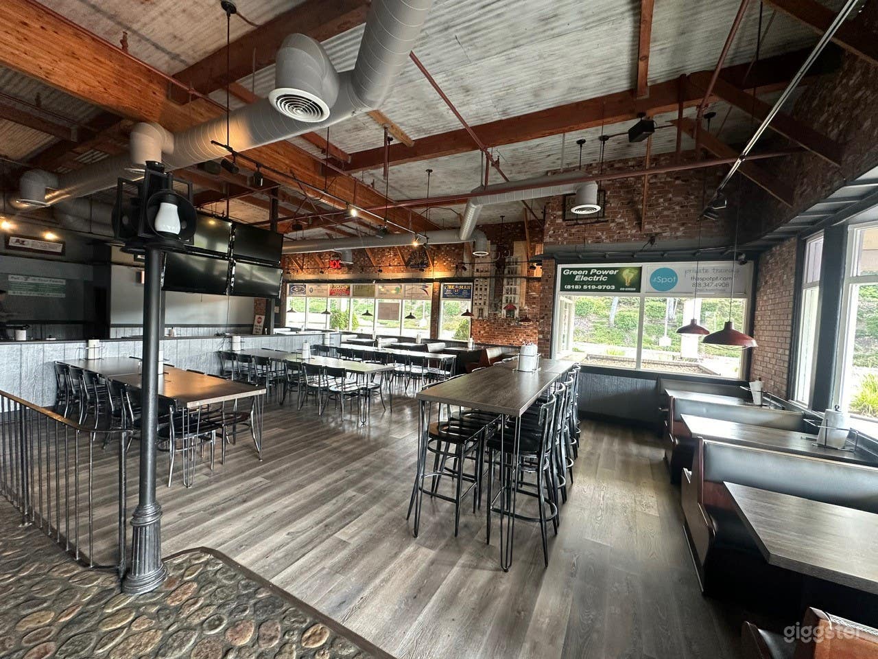 Industrial Pizzeria Shop Photo 4