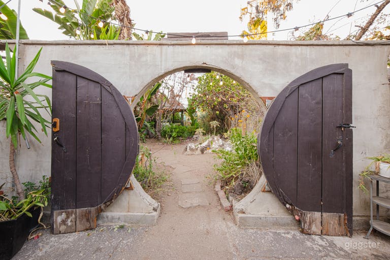  RETRO-CHIC CINEMA & LUSH SECRET GARDEN ESCAPE 