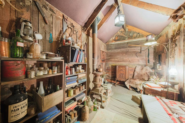  RETRO-CHIC CINEMA & LUSH SECRET GARDEN ESCAPE 