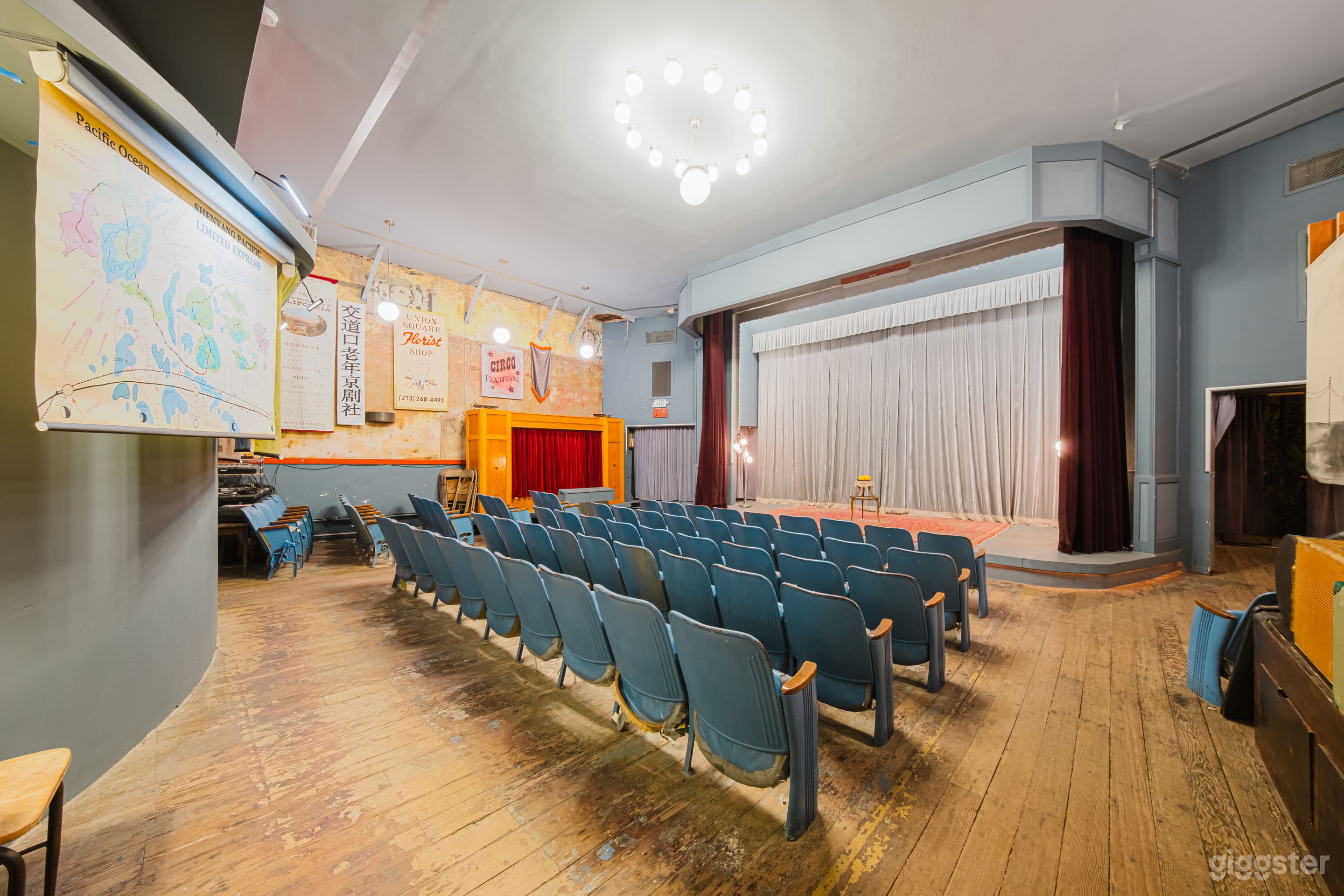 RETRO-CHIC CINEMA &amp; LUSH SECRET GARDEN ESCAPE Photo 2