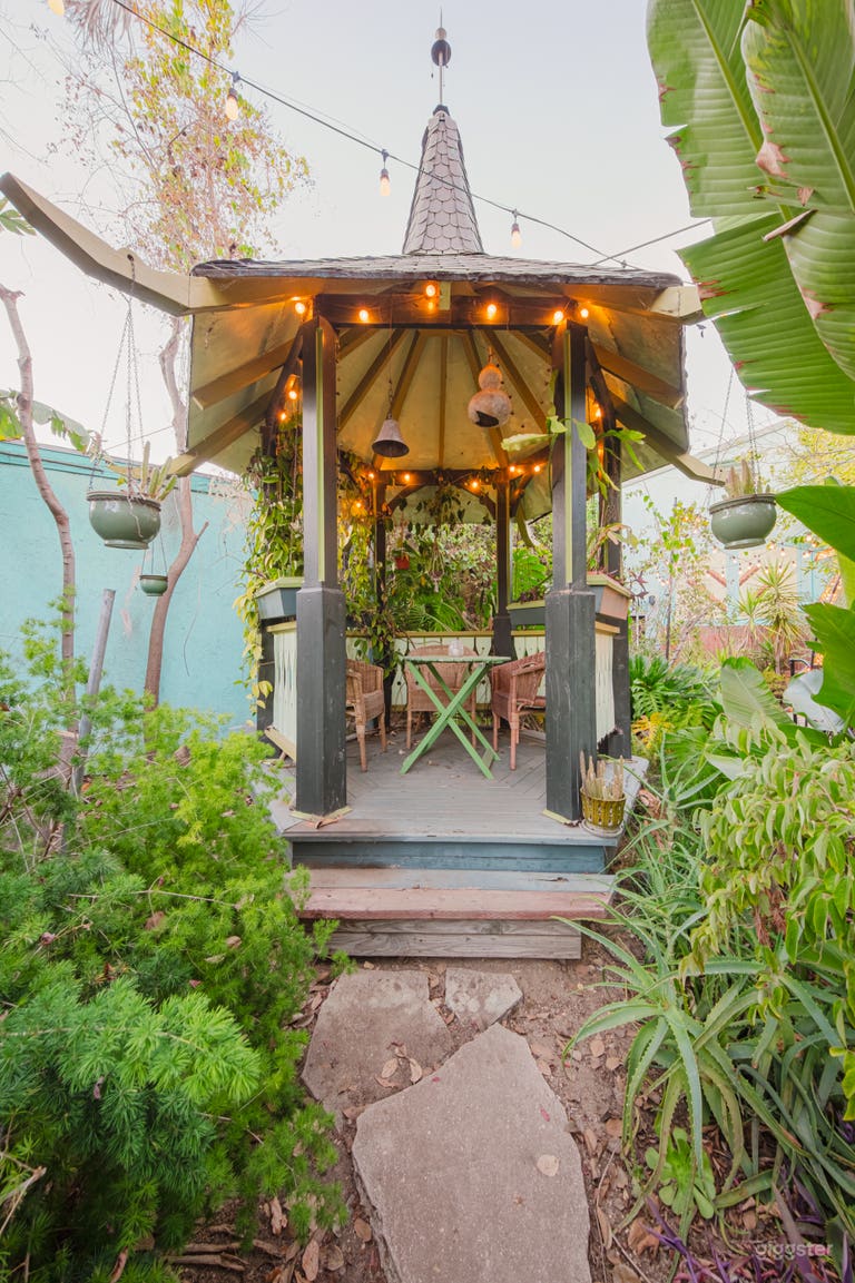  RETRO-CHIC CINEMA & LUSH SECRET GARDEN ESCAPE 