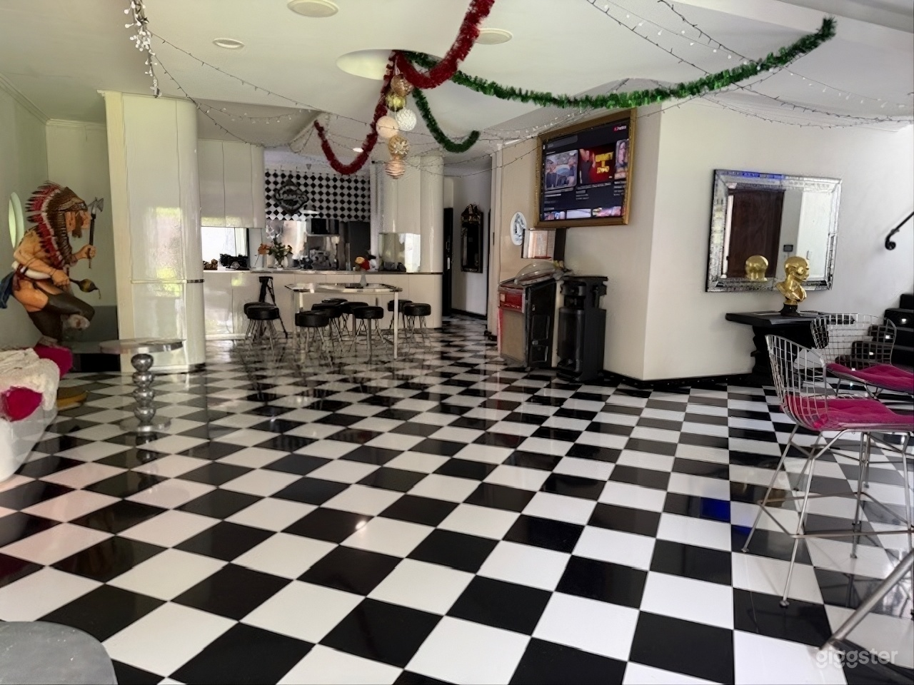 Retro Film Entertainment Bar & Event Space Photo 1