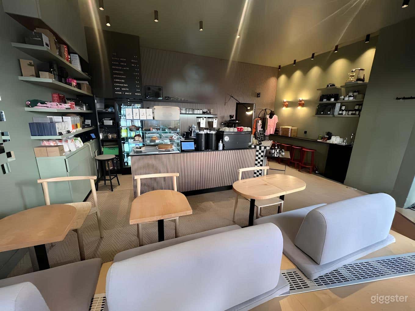 Specialty Espresso Bar mit Deli-Klassikern wie Babka und Reu Foto 3