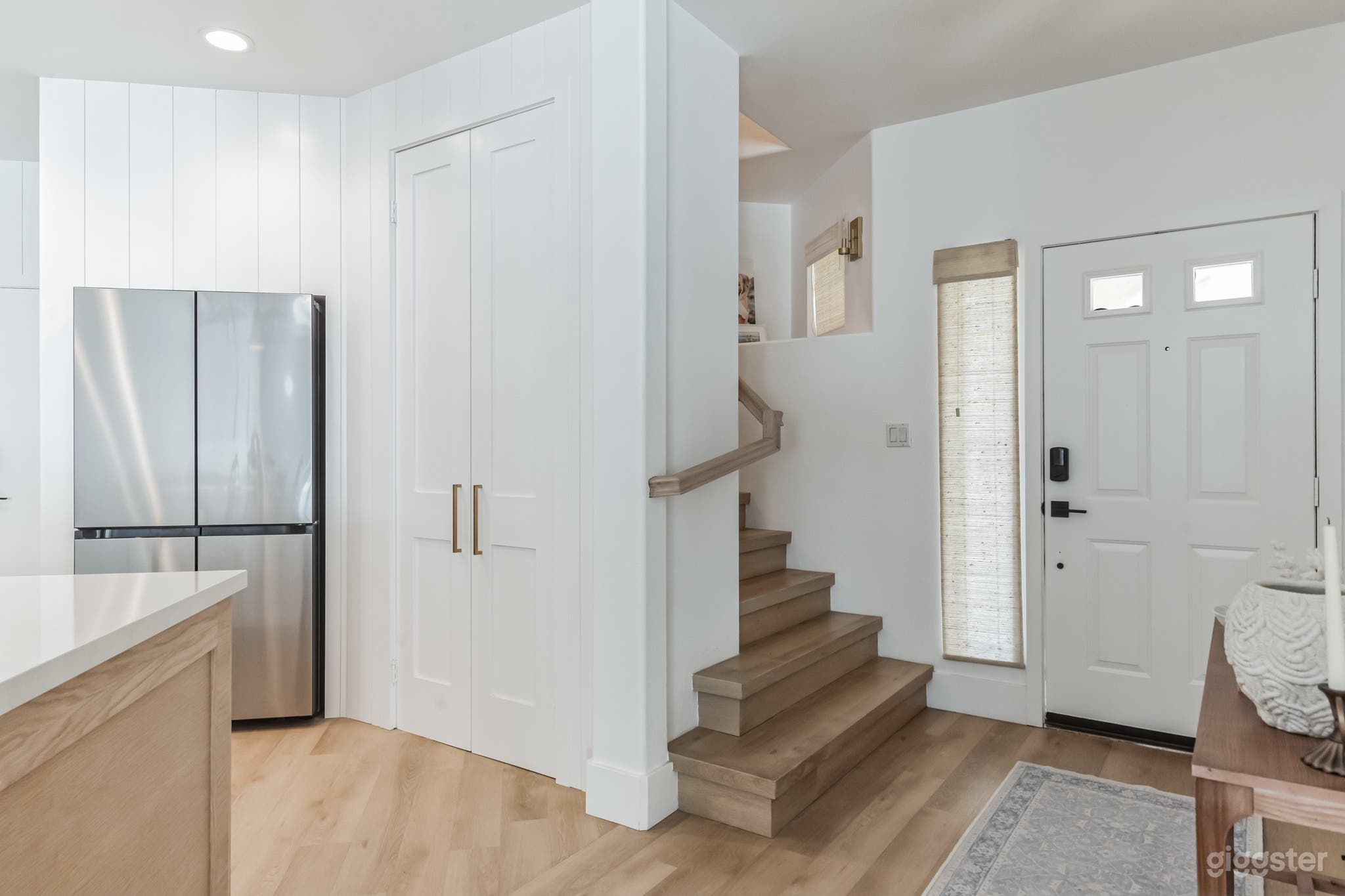 Renovated Coastal House – Open, Light &amp; Film Ready Photo 3