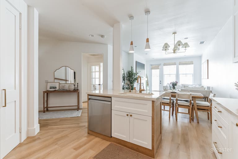  Renovated Coastal House – Open, Light & Film Ready 