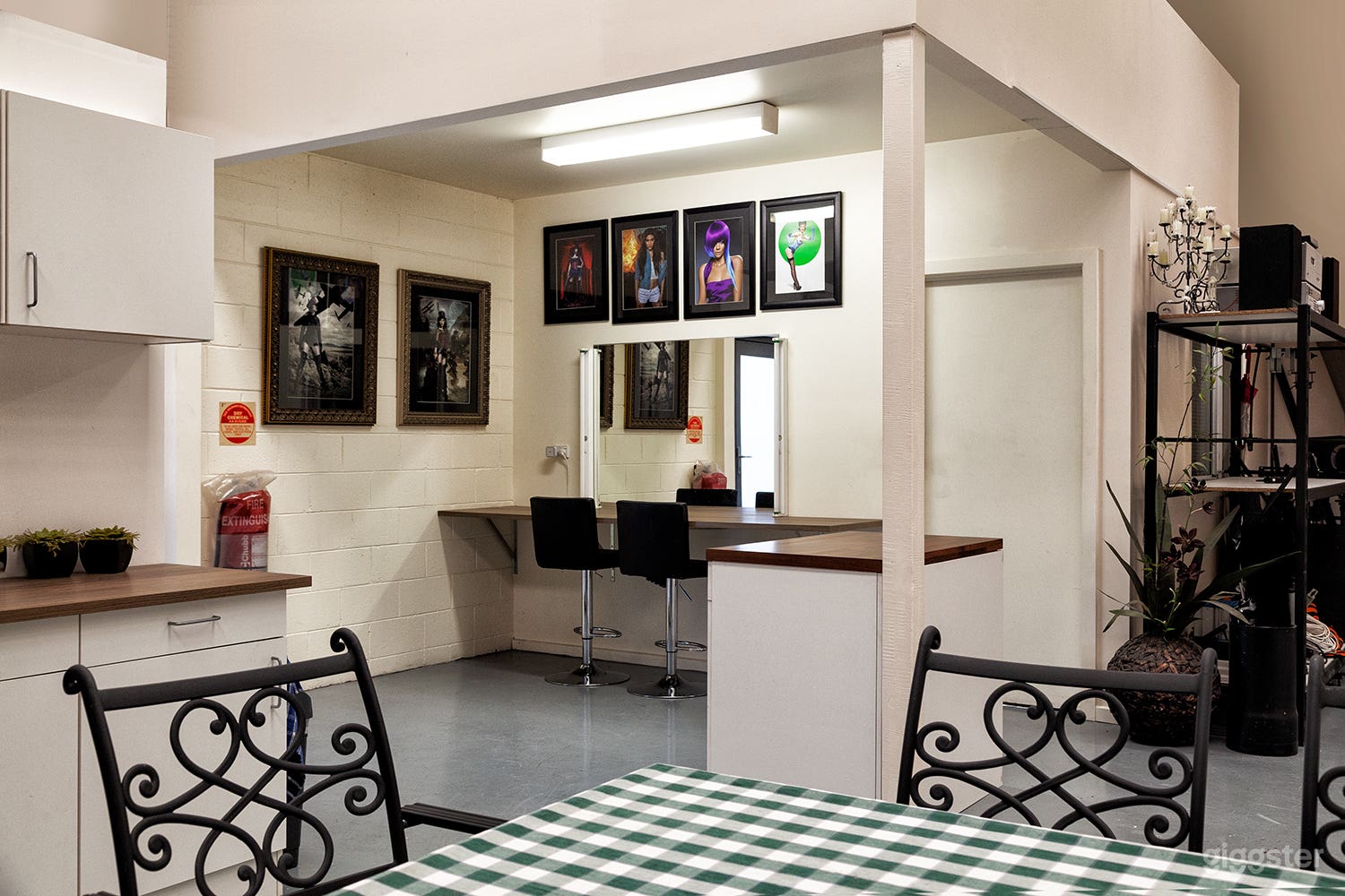 Well-Equipped Photography Studio Hire Photo 4