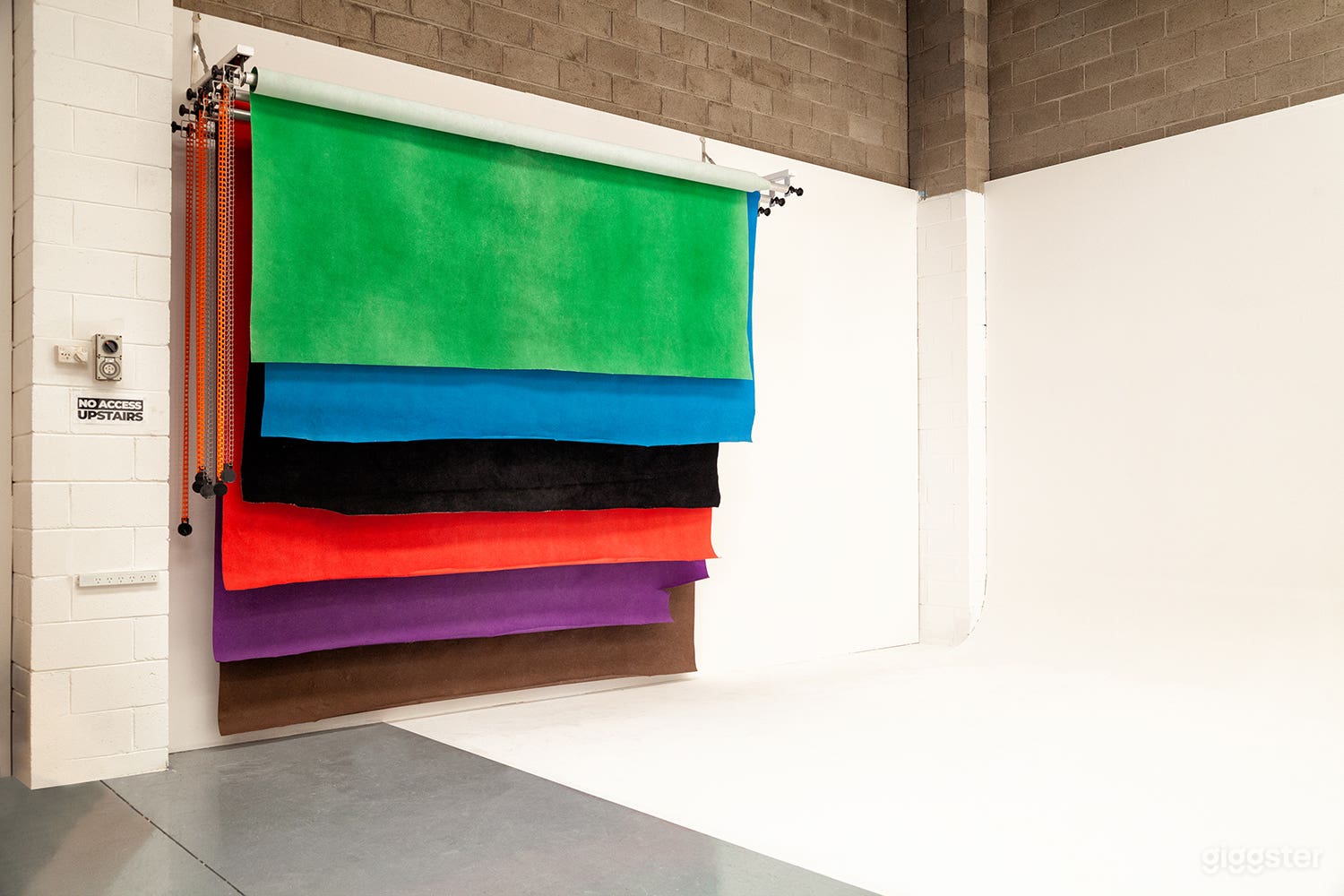 Well-Equipped Photography Studio Hire Photo 3