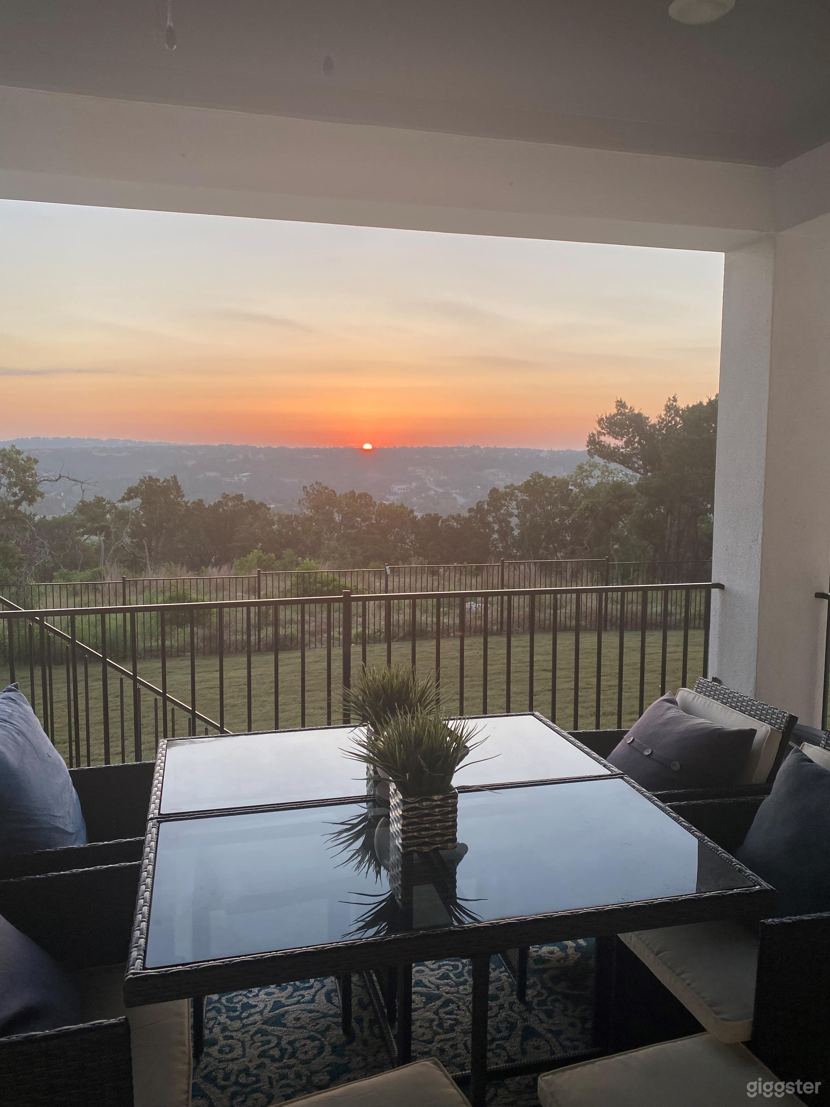 Neighborhood house - Shana Photo 1