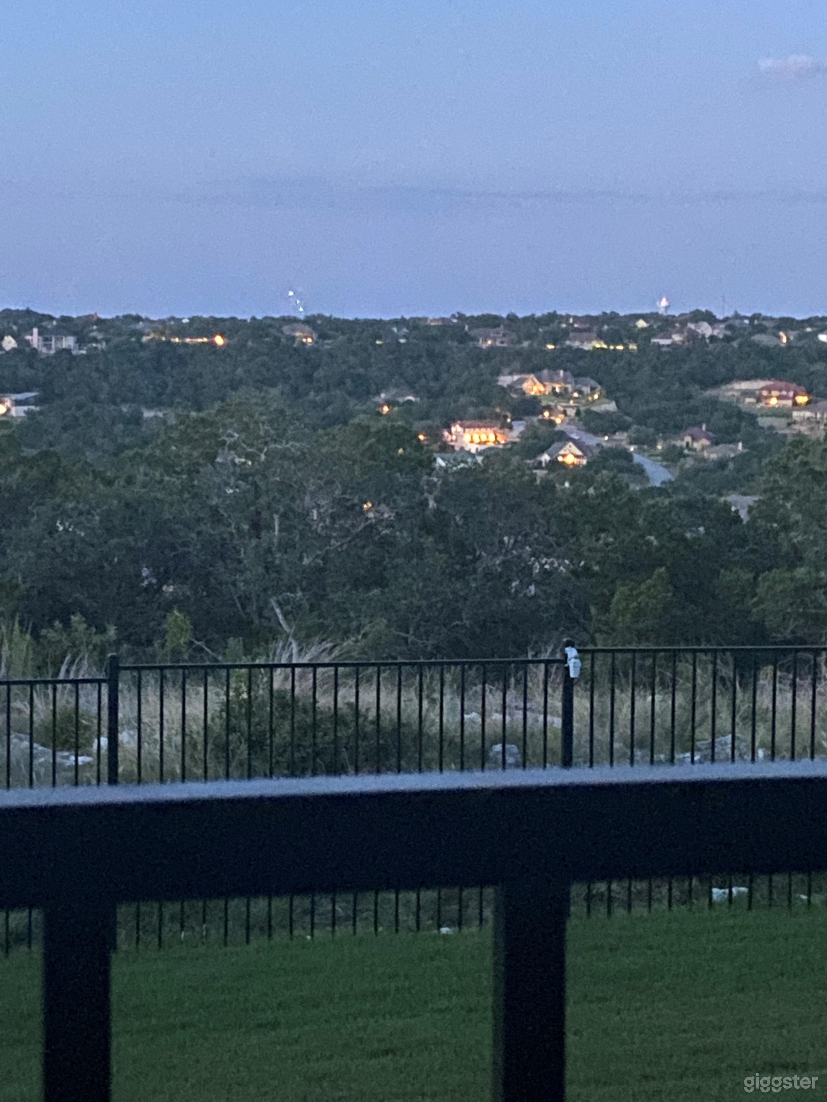 Neighborhood house - Shana Photo 3