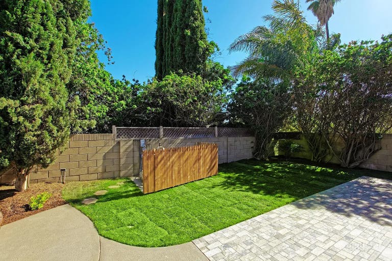  Cozy Suburban Pool Retreat 