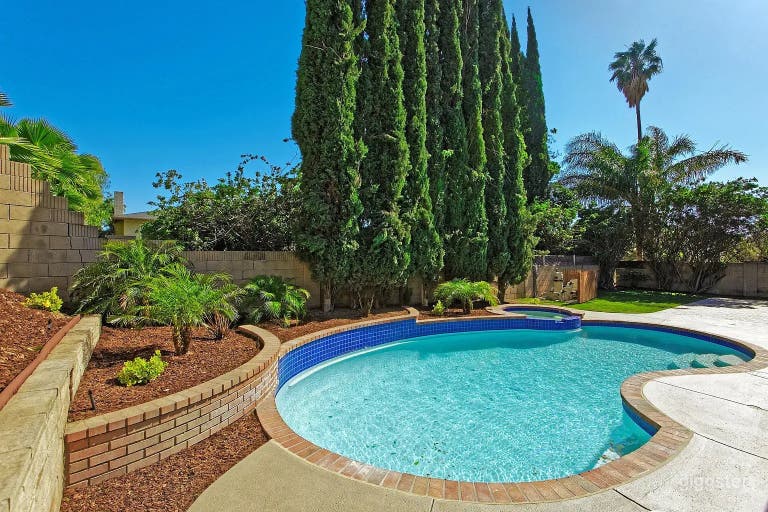  Cozy Suburban Pool Retreat 