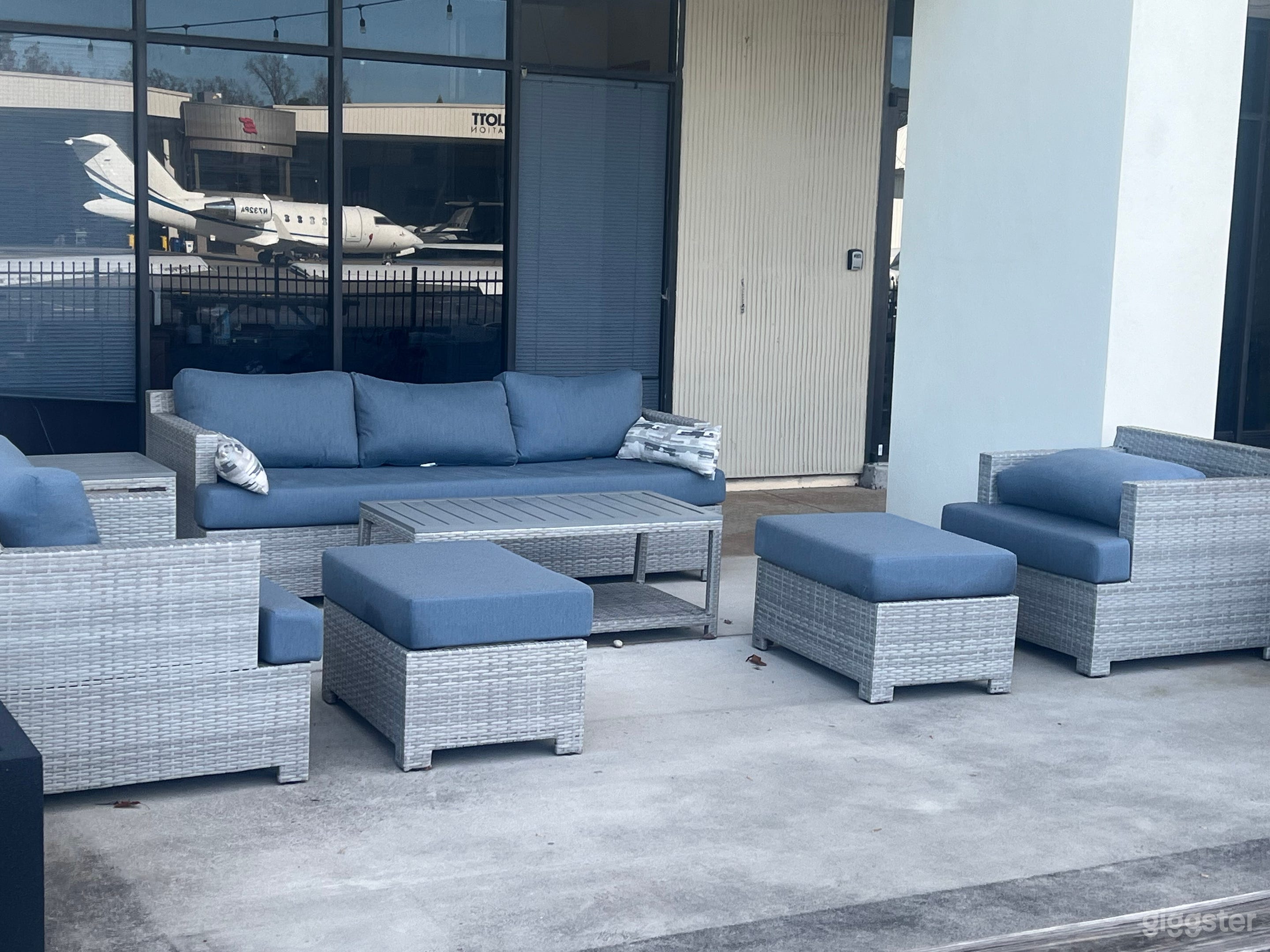 Stylish Airport Event Venue Photo 3