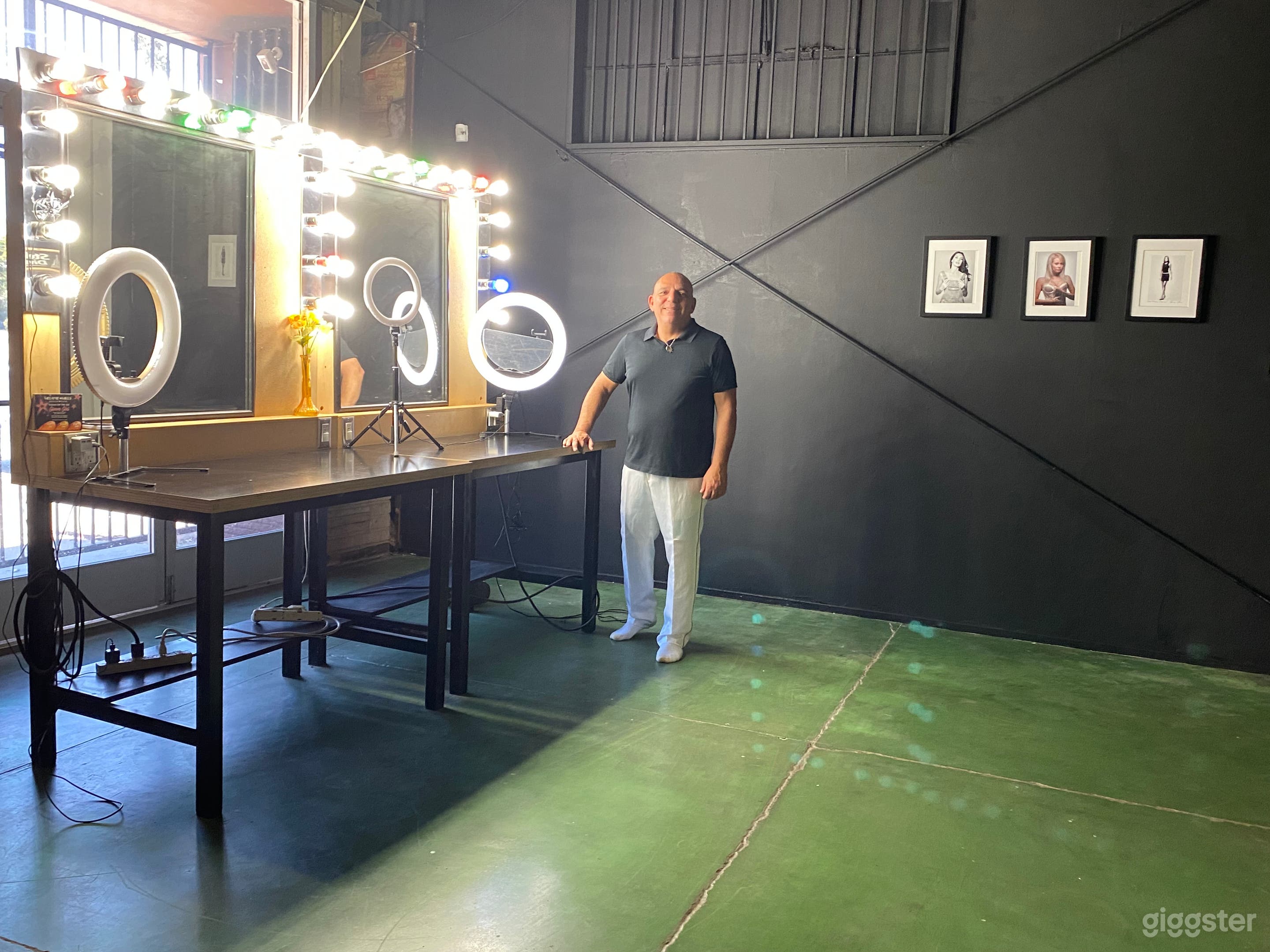 Downtown L.A. Photo / Video Studio includes Light  Photo 3