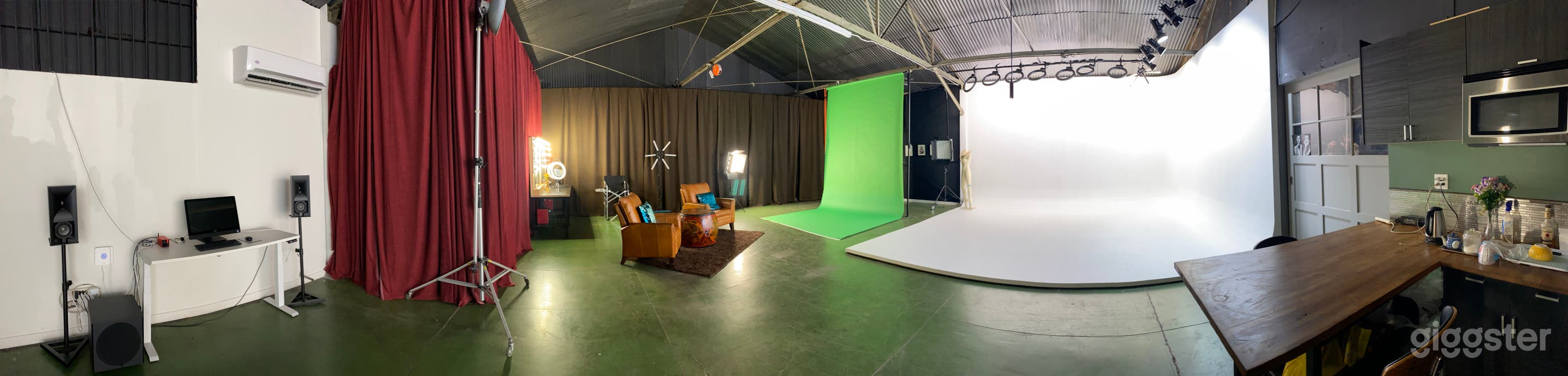 Downtown L.A. Photo / Video Studio includes Light  Photo 1