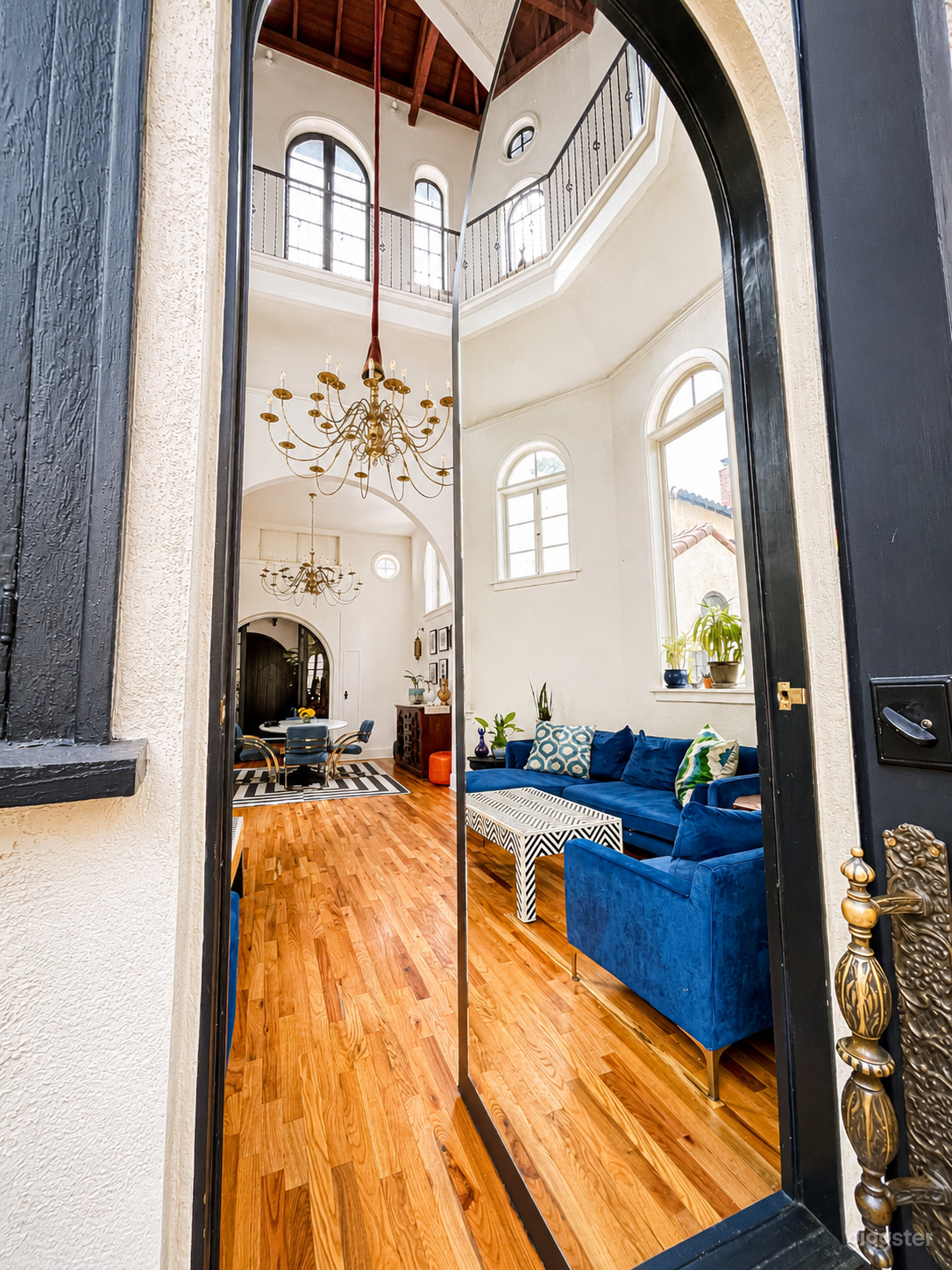 Hollywood Spanish Revival | Full Production Property Photo 4
