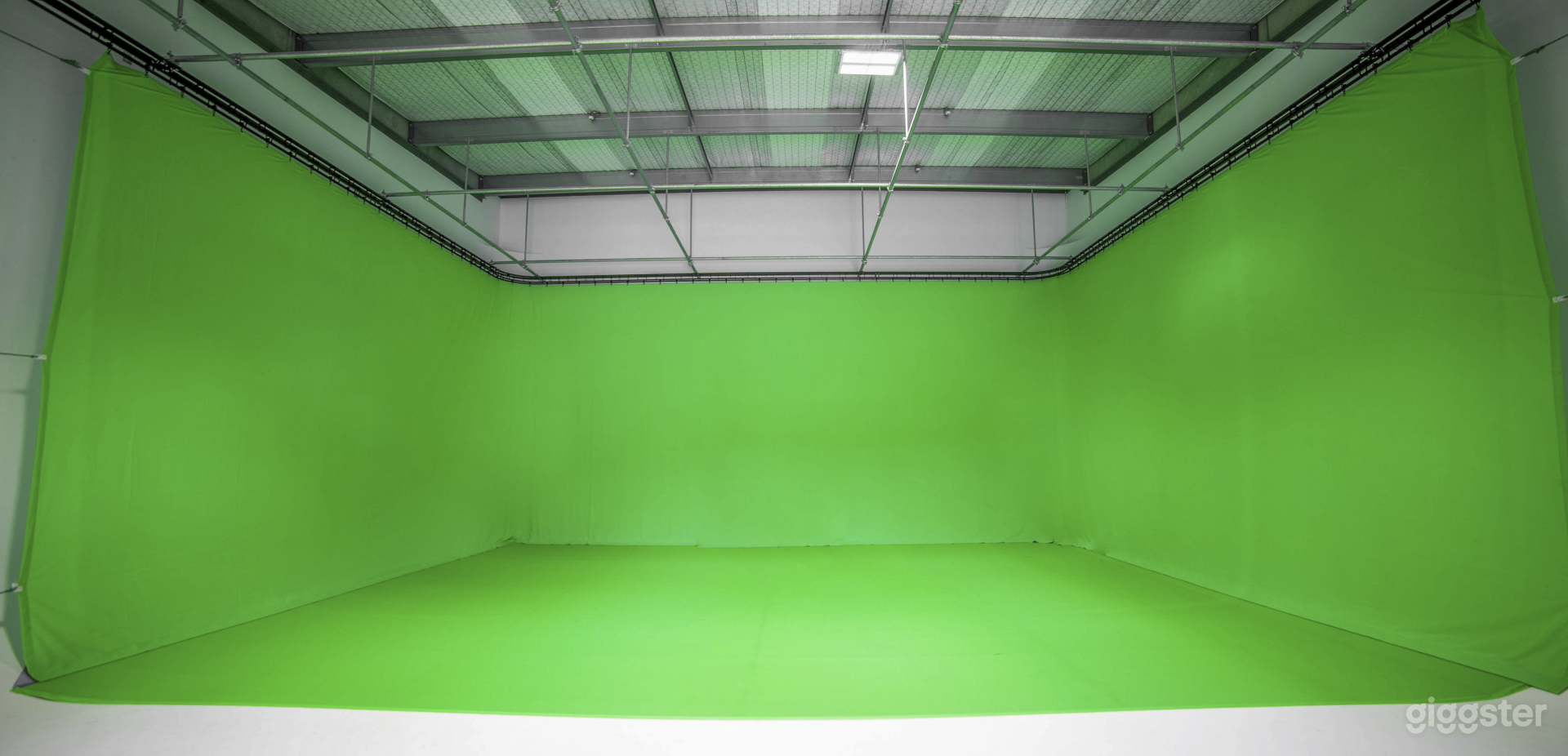 AUCKLAND’S PREMIER FILM AND PHOTOGRAPHIC STUDIO Photo 3