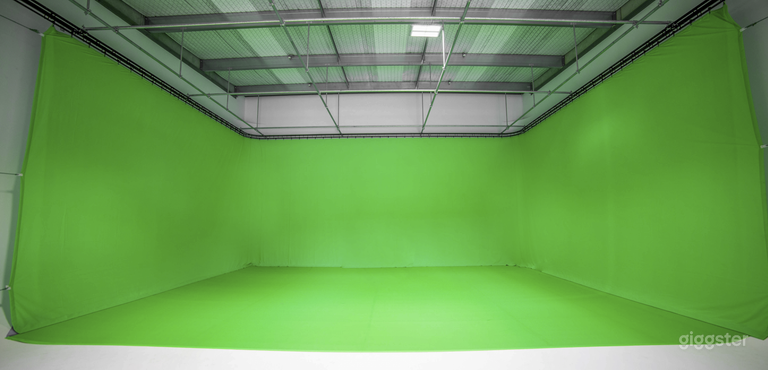  AUCKLAND’S PREMIER FILM AND PHOTOGRAPHIC STUDIO 