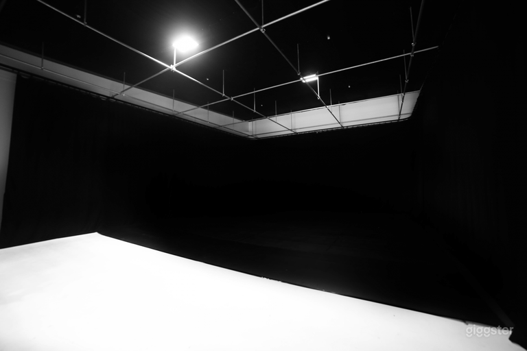  AUCKLAND’S PREMIER FILM AND PHOTOGRAPHIC STUDIO 