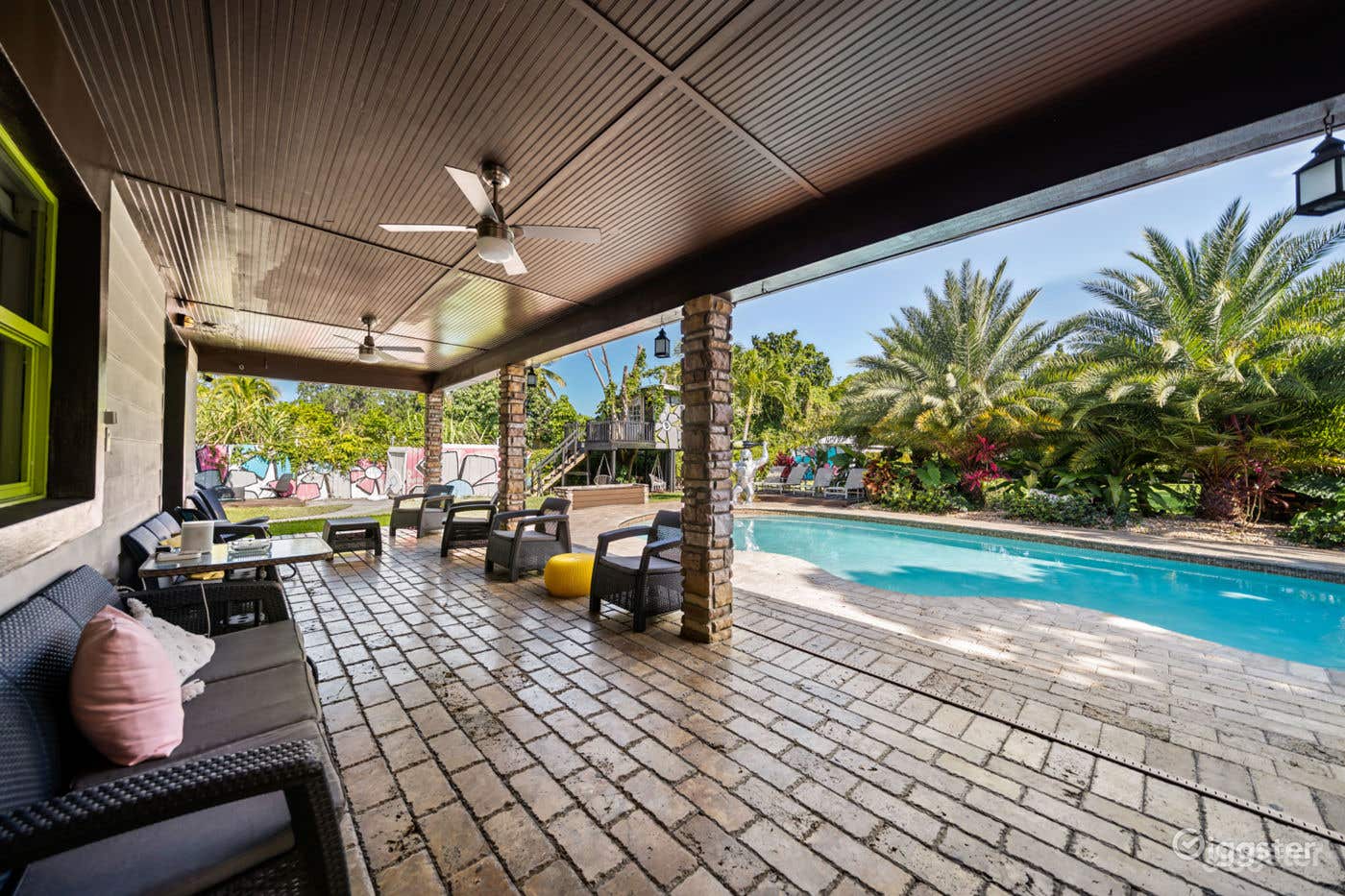 SERENE OASIS OF LUXURY: VILLA BLOCKCHAIN/POOL Photo 3