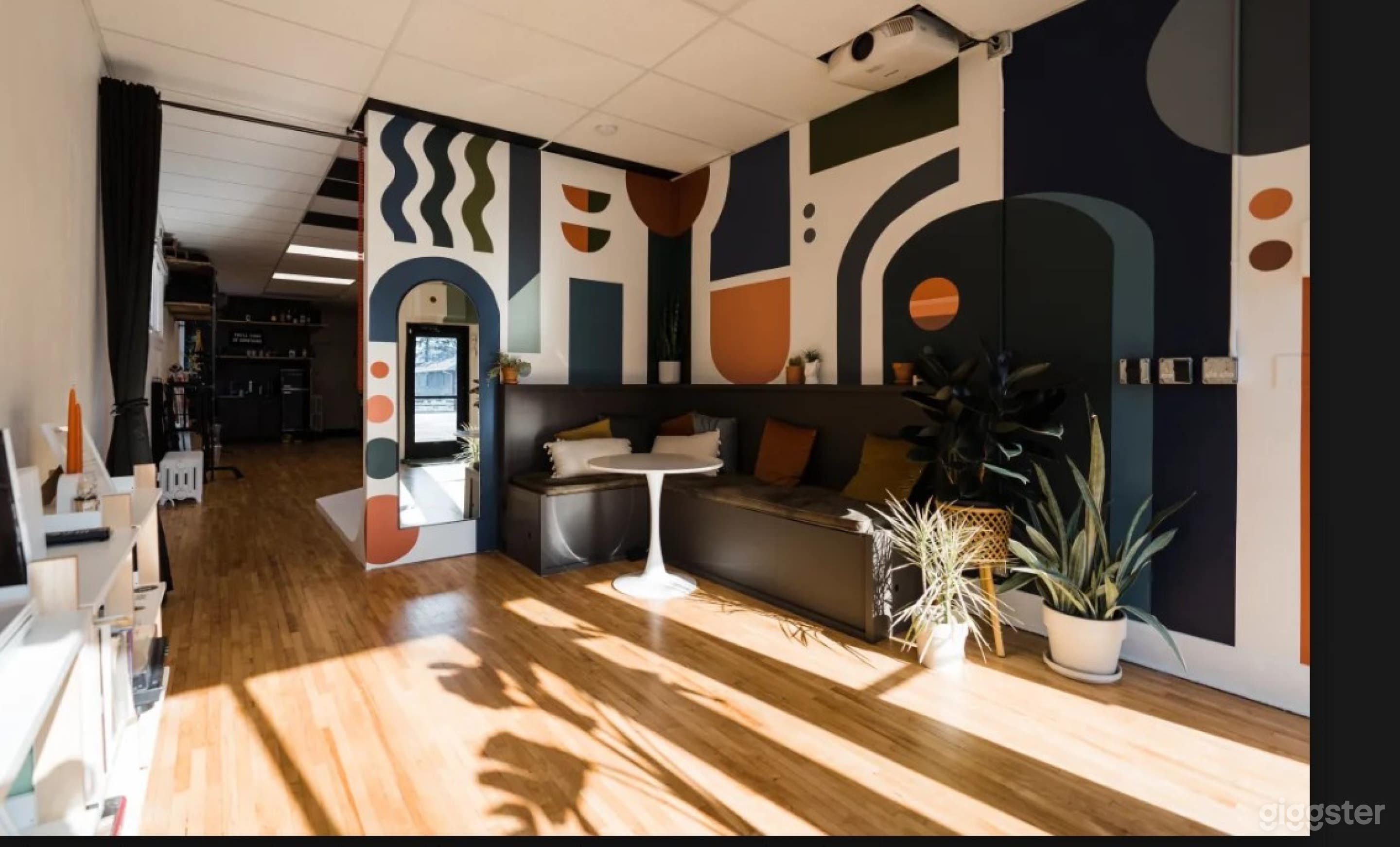 Studio With Meeting Space In St. Paul Photo 1