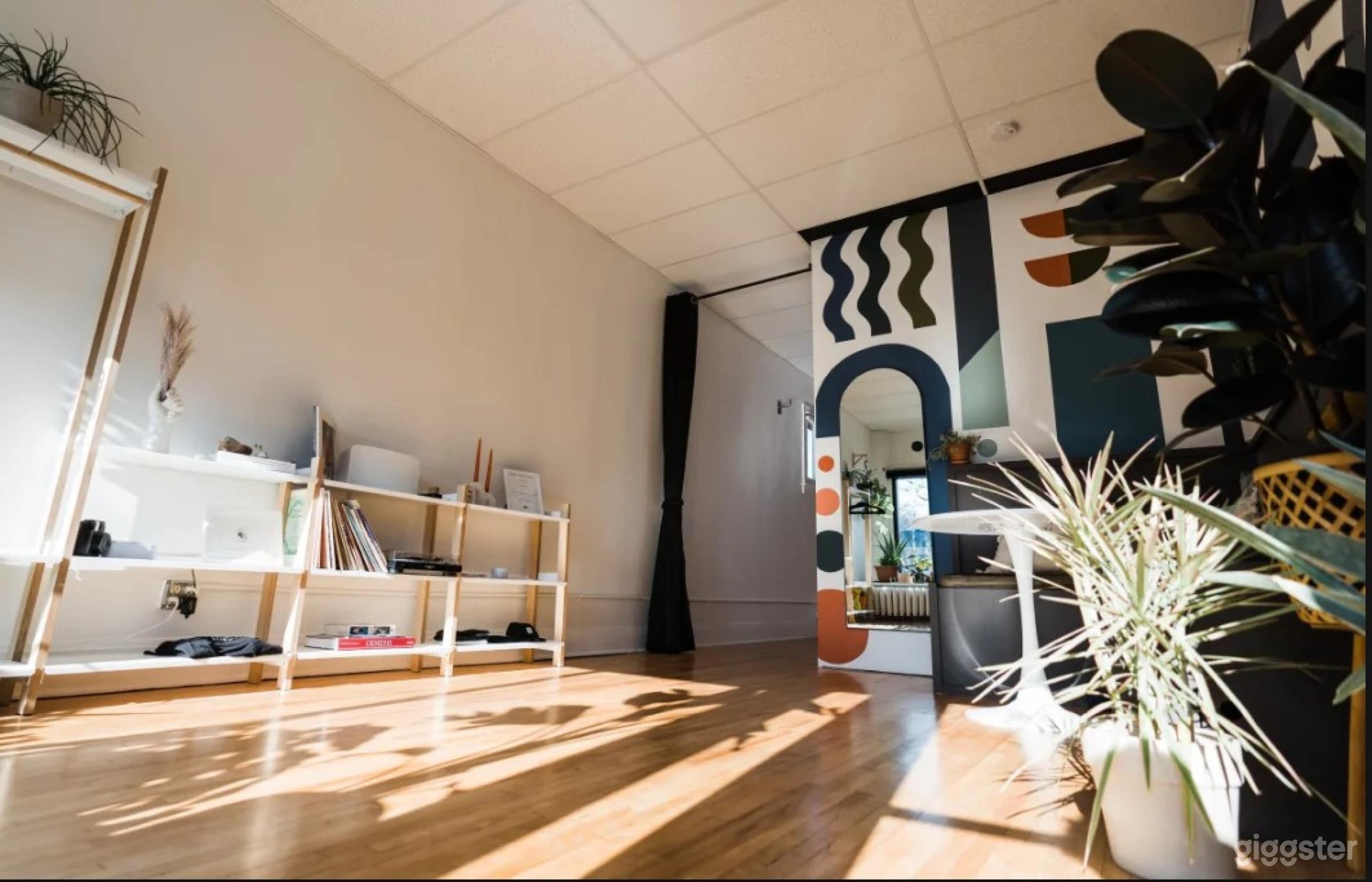 Studio With Meeting Space In St. Paul Photo 2