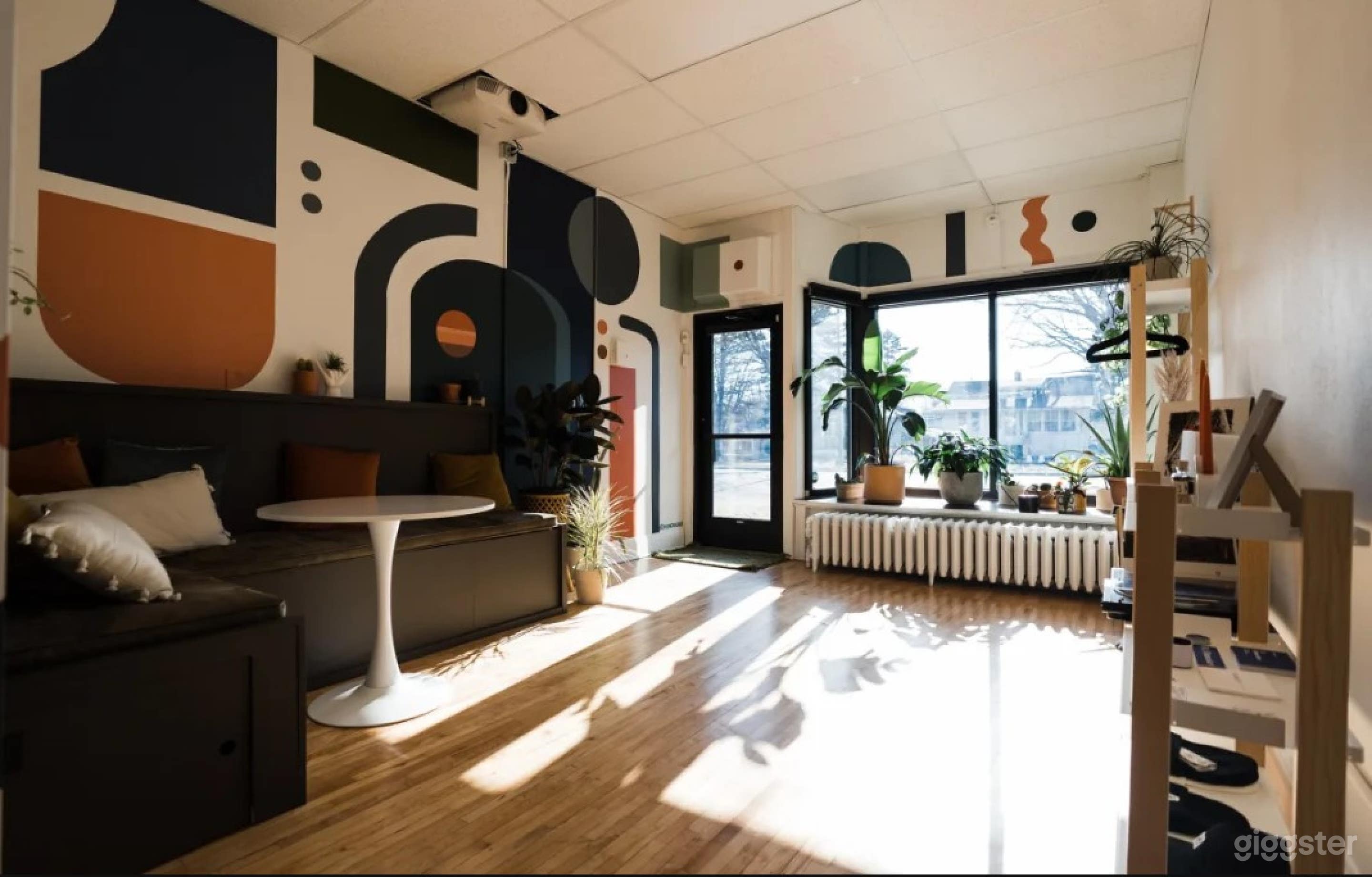 Studio With Meeting Space In St. Paul Photo 3