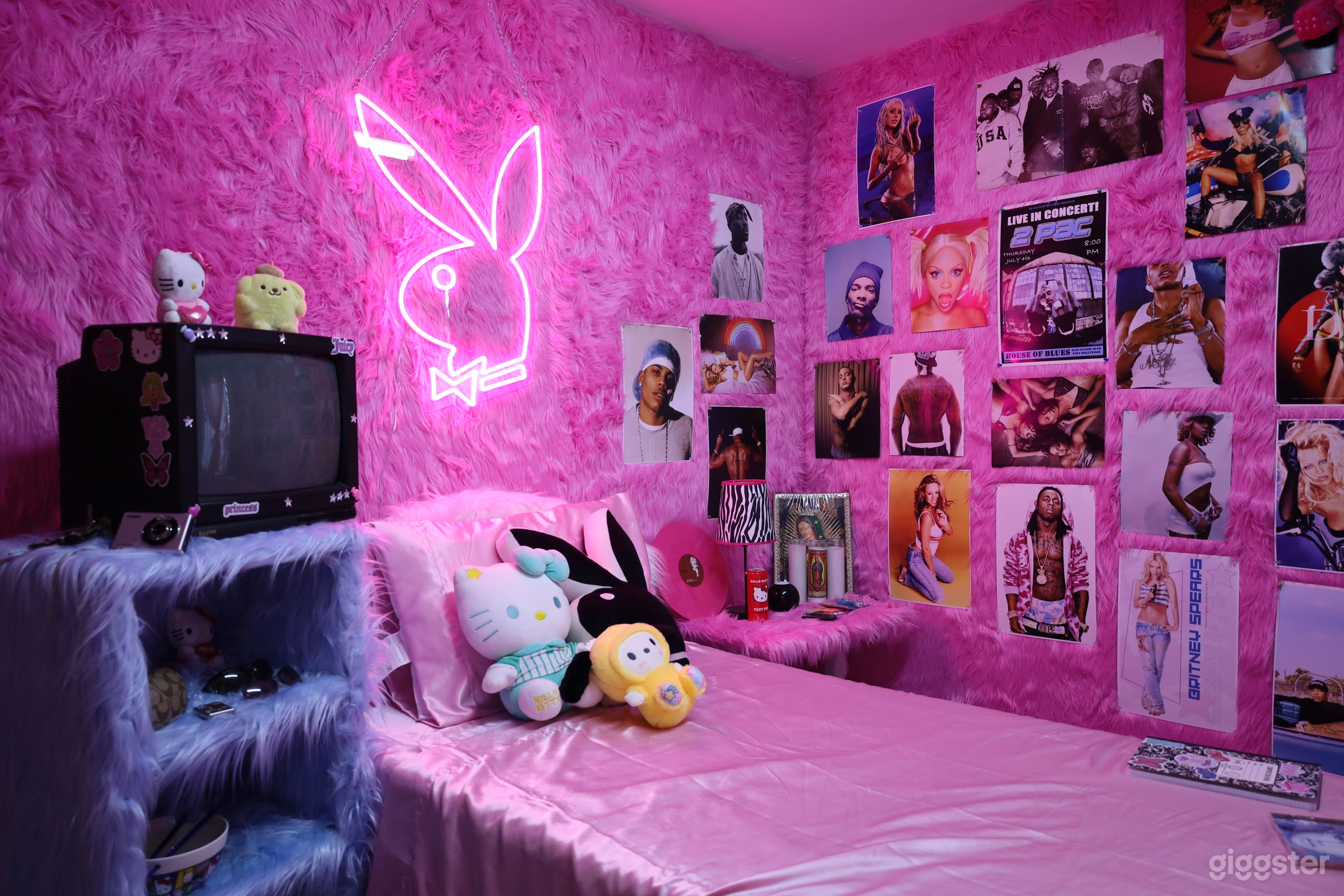 Pink 2000's Bedroom studio  Photo 1
