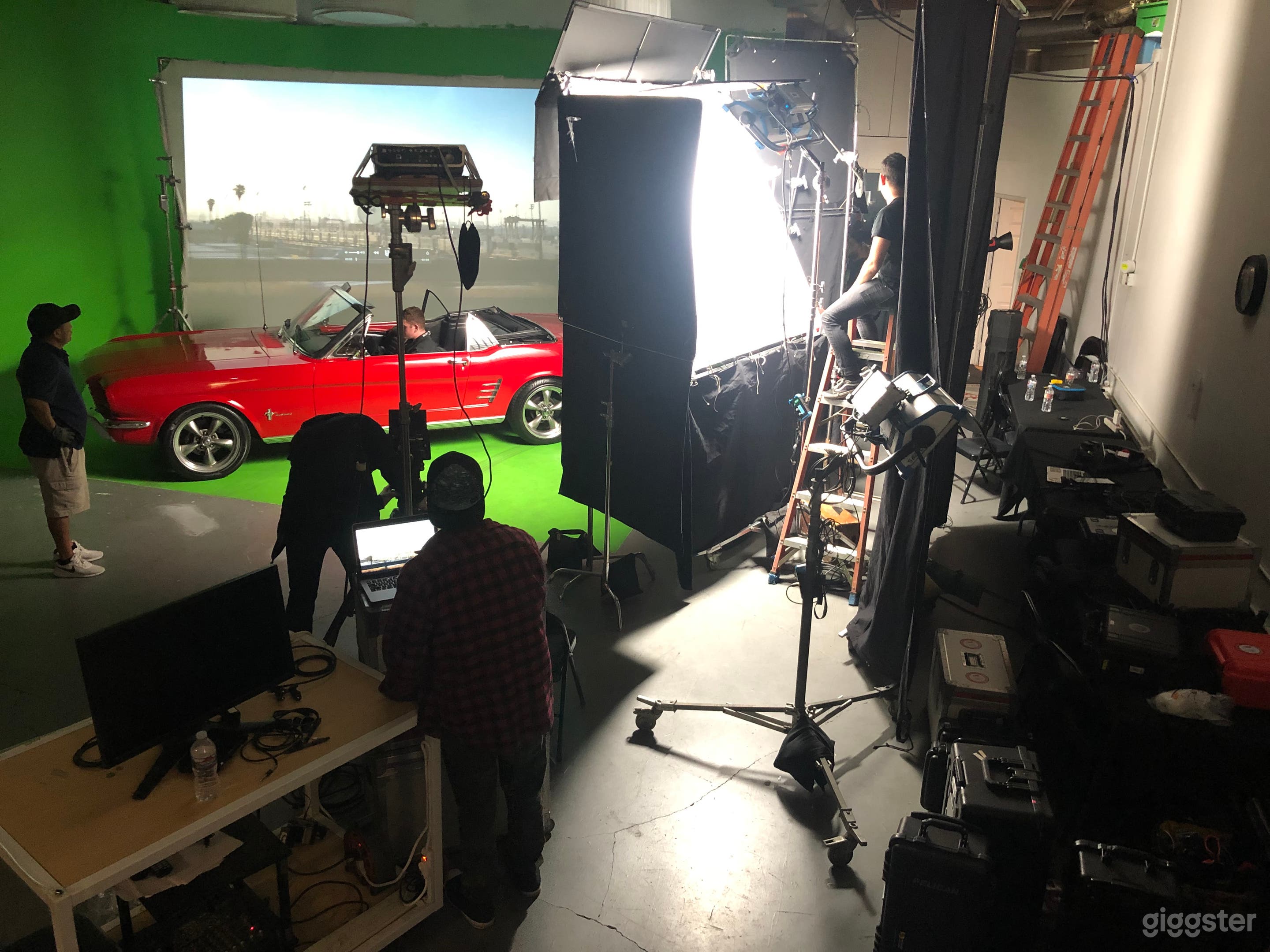 Fantastic Green Screen Studio! 
(20x20x12 Cyc)