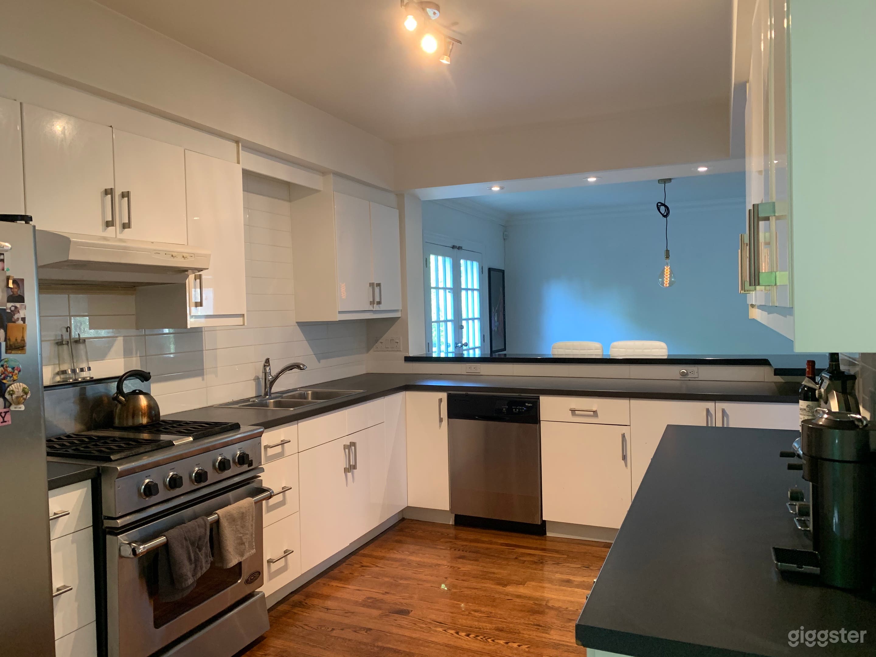 Toronto House With Lake And Skyline View Photo 2