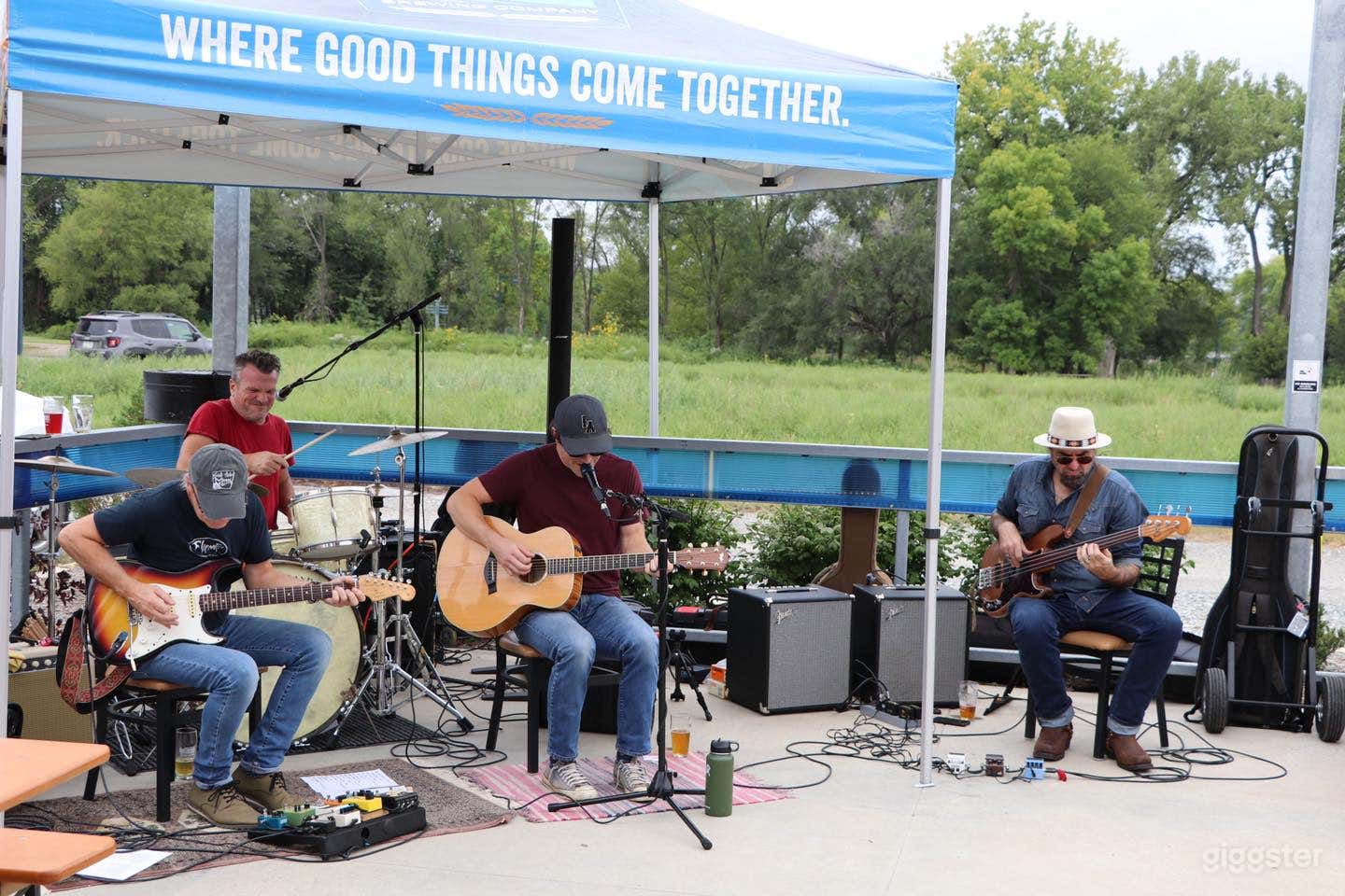 Spacious Outdoor Beer Garden Photo 2