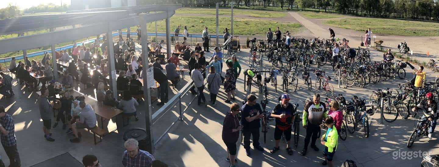 Spacious Outdoor Beer Garden Photo 3