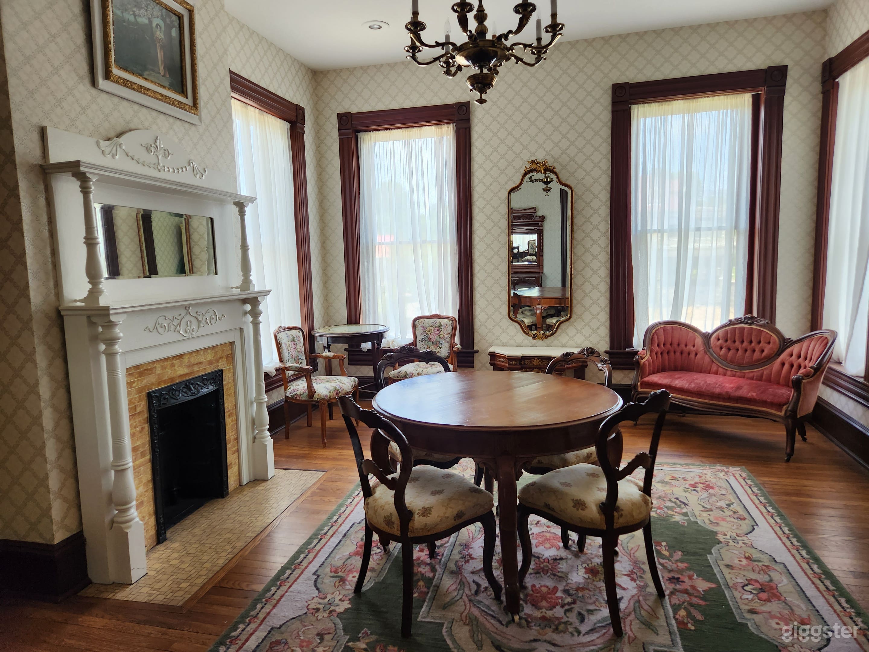 Shapira 1925 Vintage/Wallpapers/Unique Mansion Photo 4