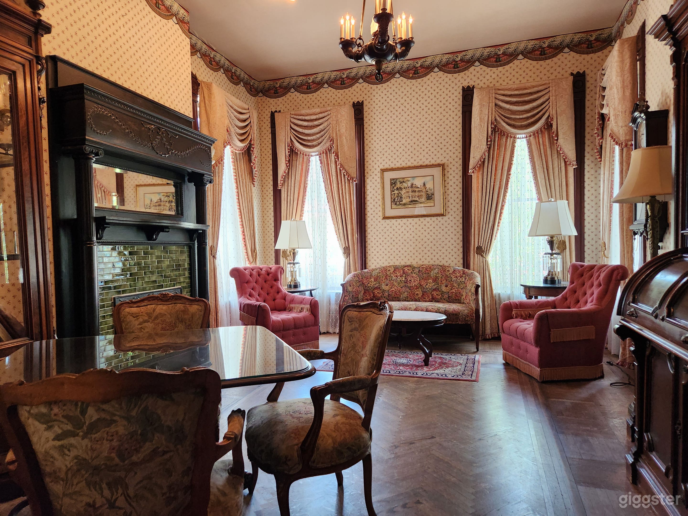 Shapira 1925 Vintage/Wallpapers/Unique Mansion Photo 3