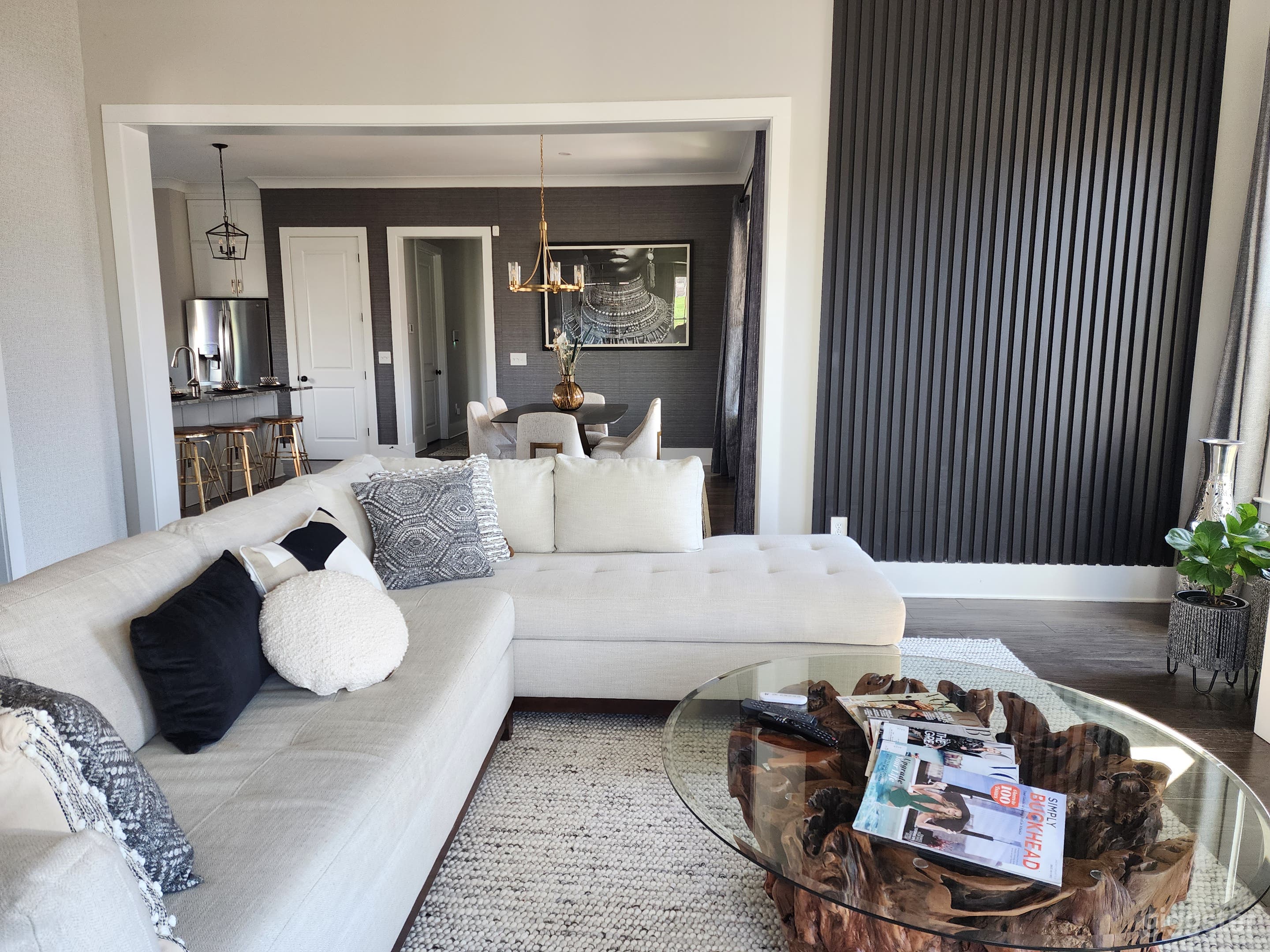 Bold & Chic Modern Eastside Home Photo 2