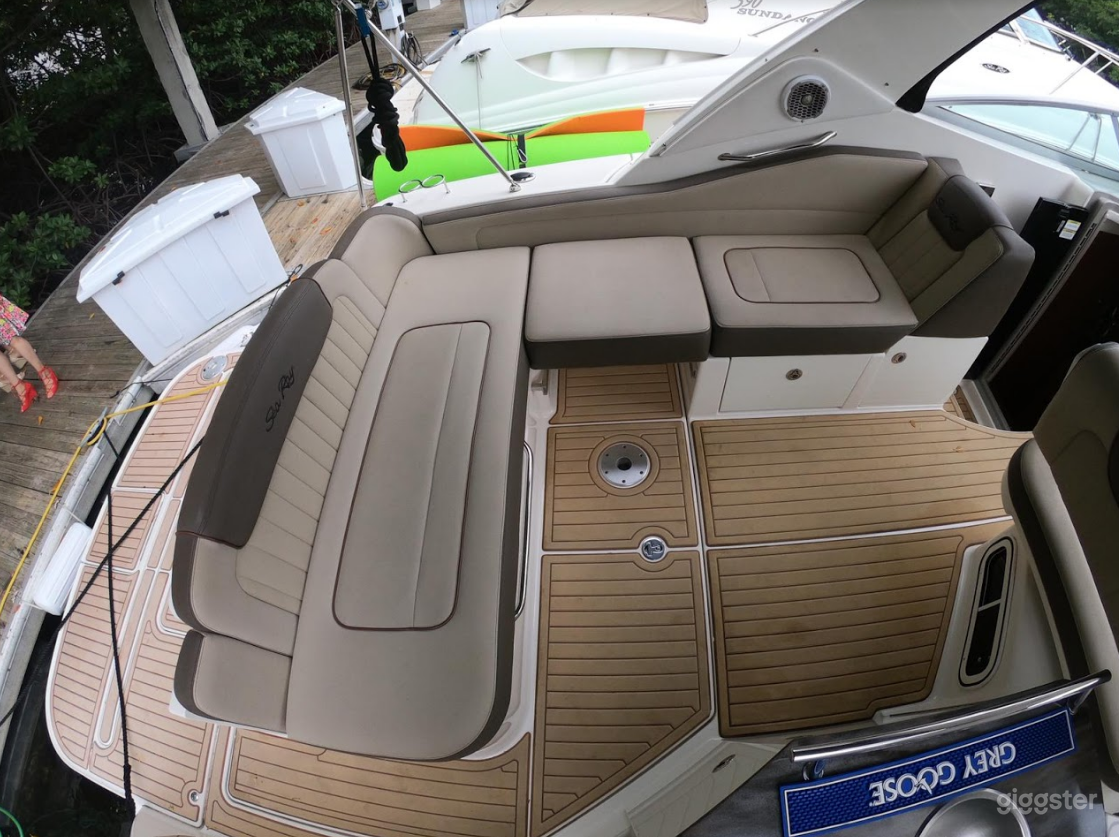 Captivating 35FT Sea Ray Marina Party Boat Space Events Photo 1