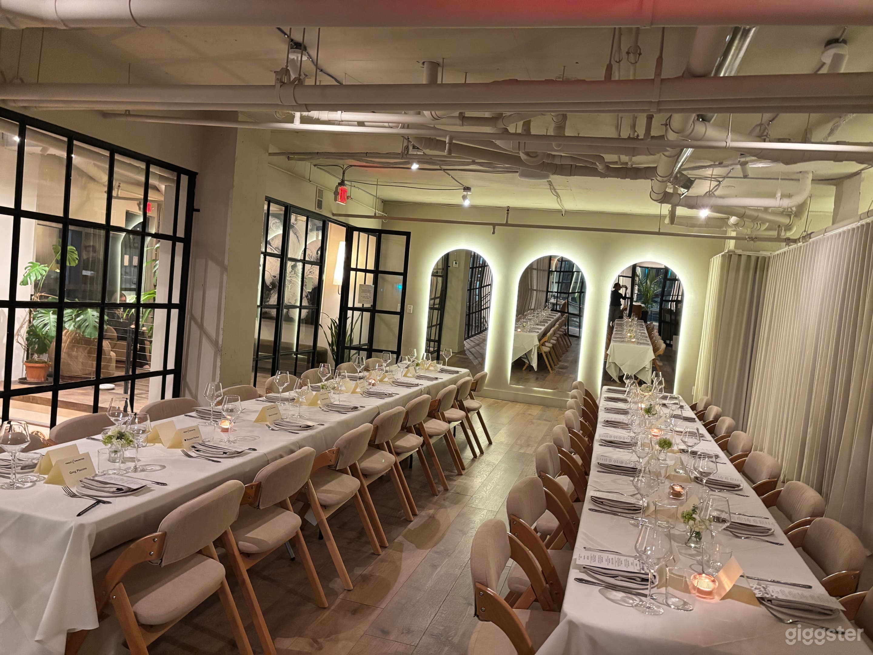 Vibrant, full of light and warmth event space Photo 4