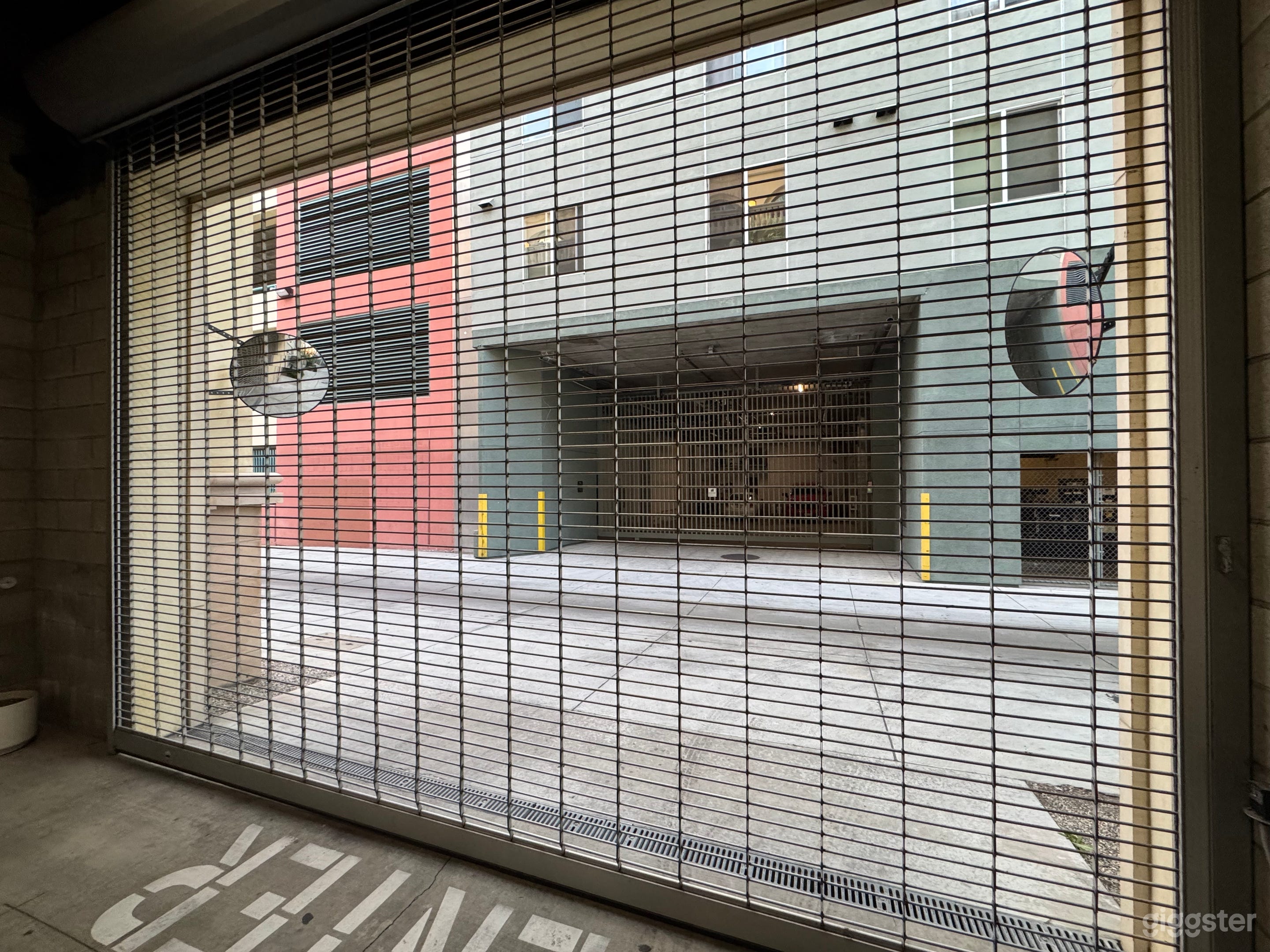 One of a kind underground parking Photo 4