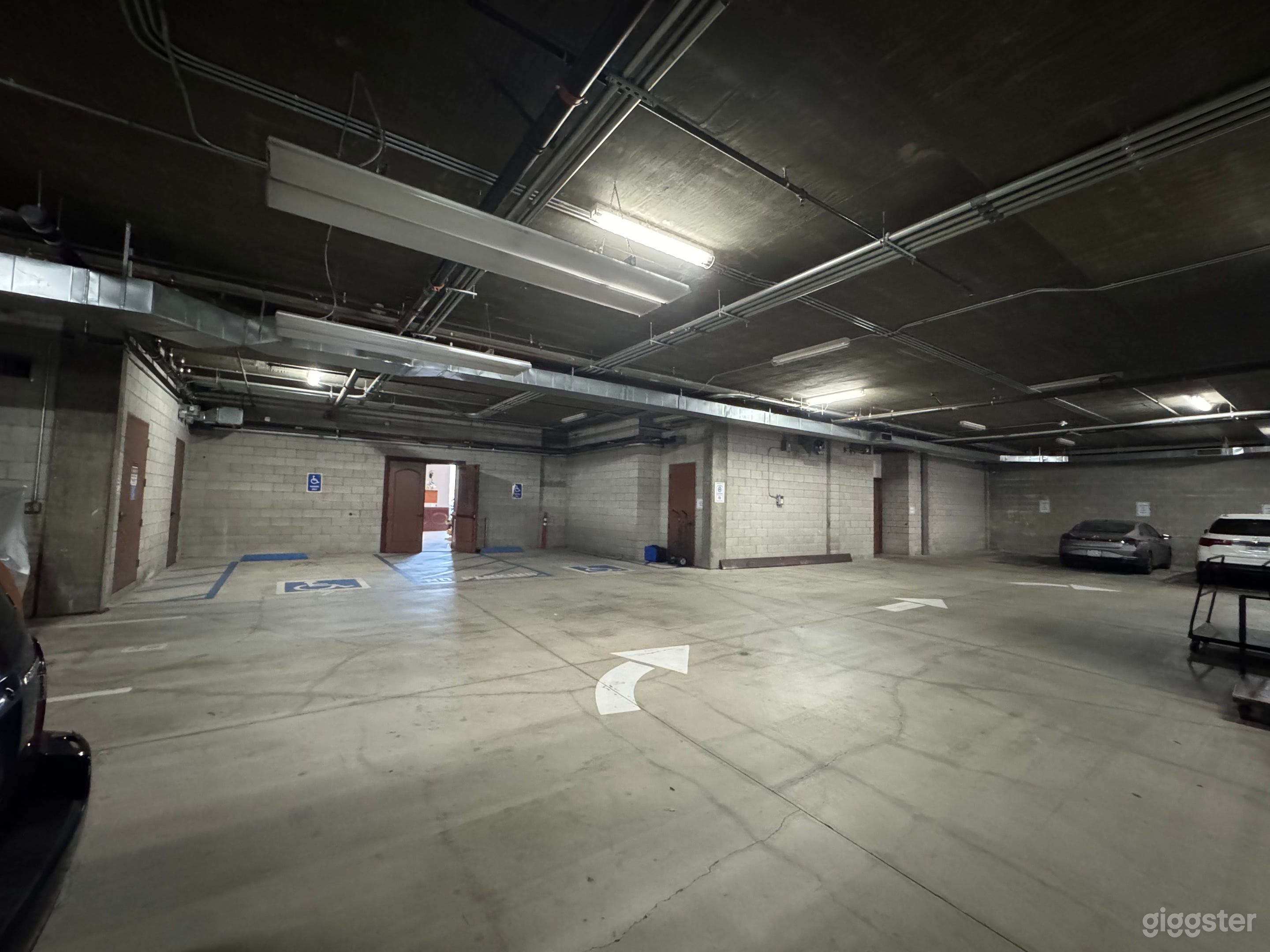 One of a kind underground parking Photo 1