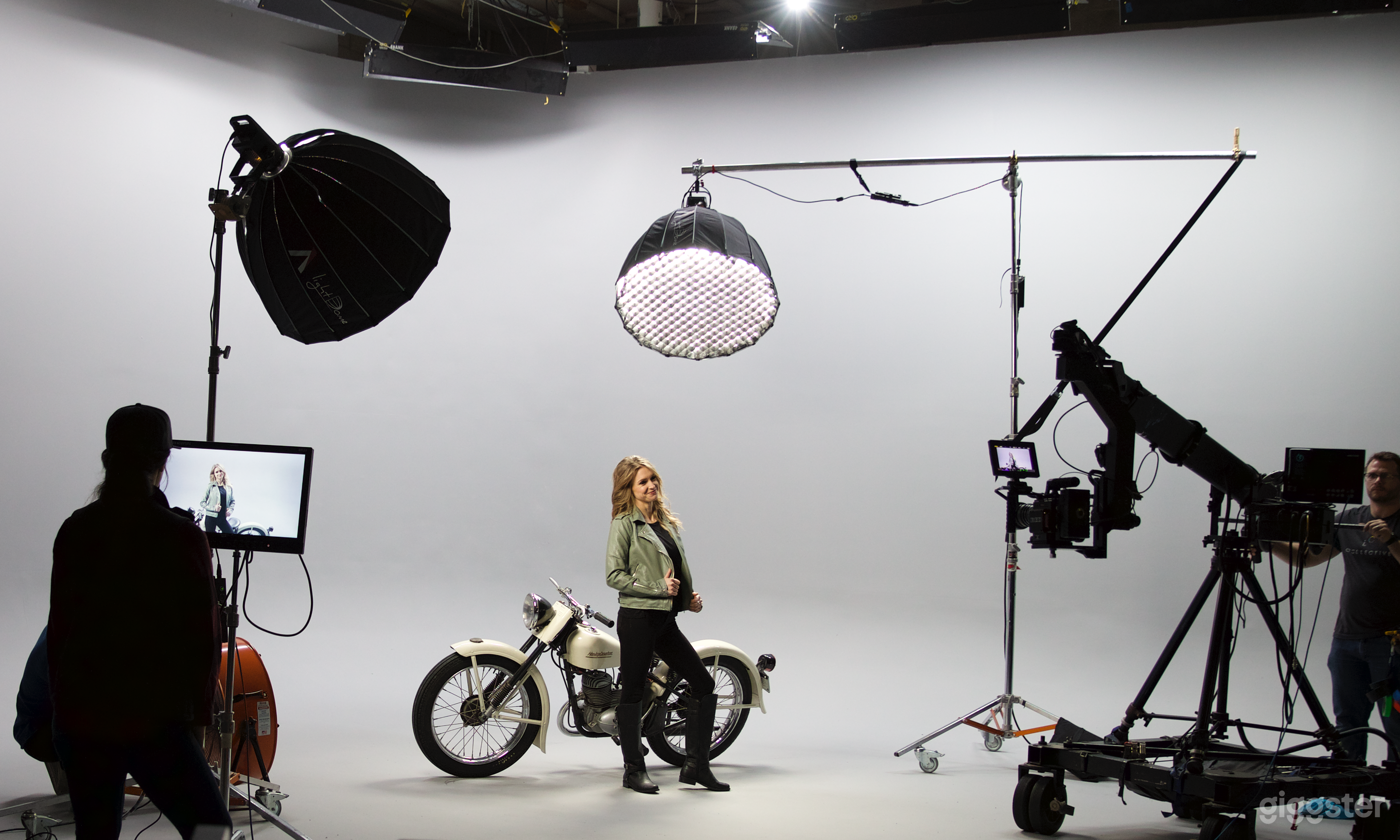 Motorcyle production with Jib