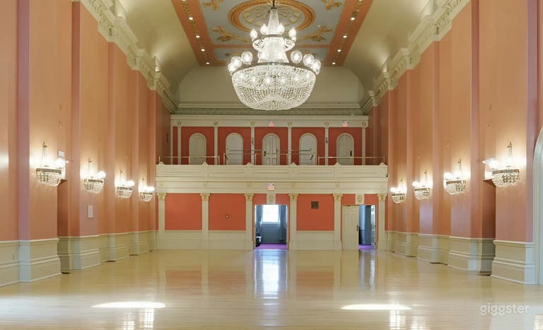  Historic Great Hall with Ornate Ceiling 