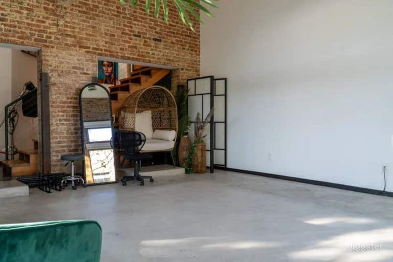  Loft Styled Creative Space 