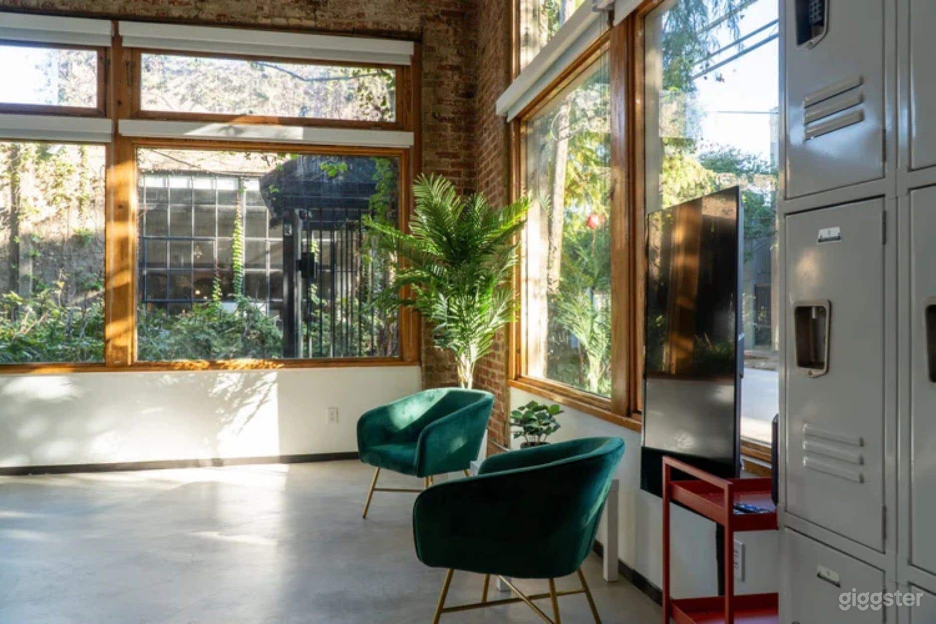 Loft Styled Creative Space Photo 3