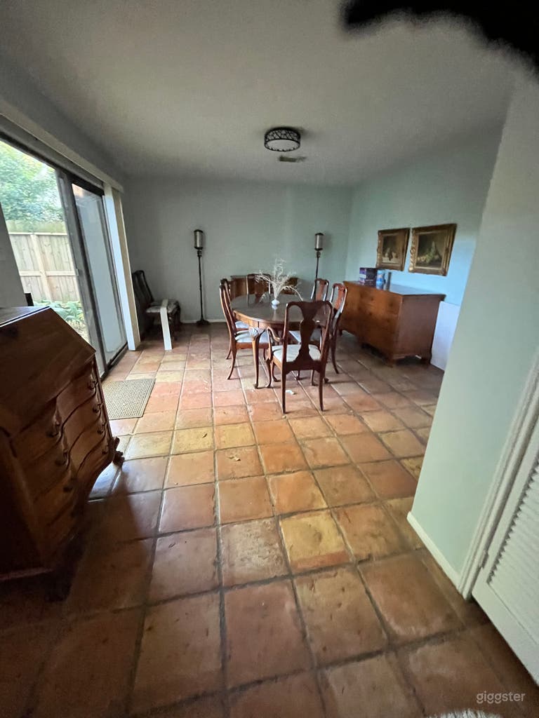  Hi Ceilings. Open Living Area – Natural Light - Big Windows 