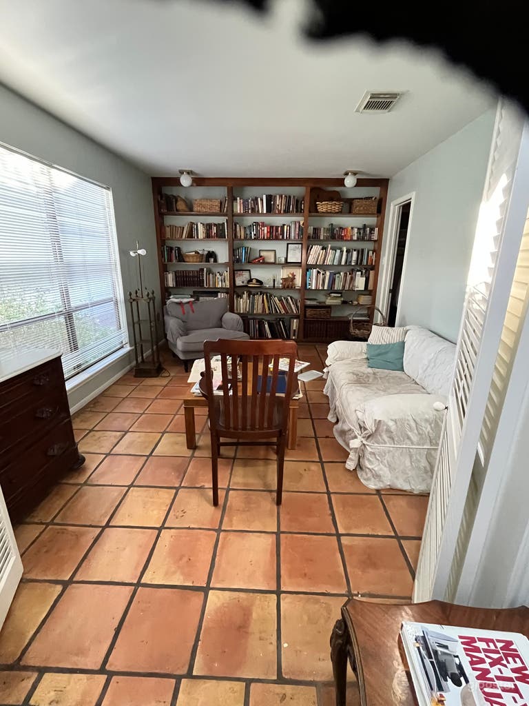  Hi Ceilings. Open Living Area – Natural Light - Big Windows 