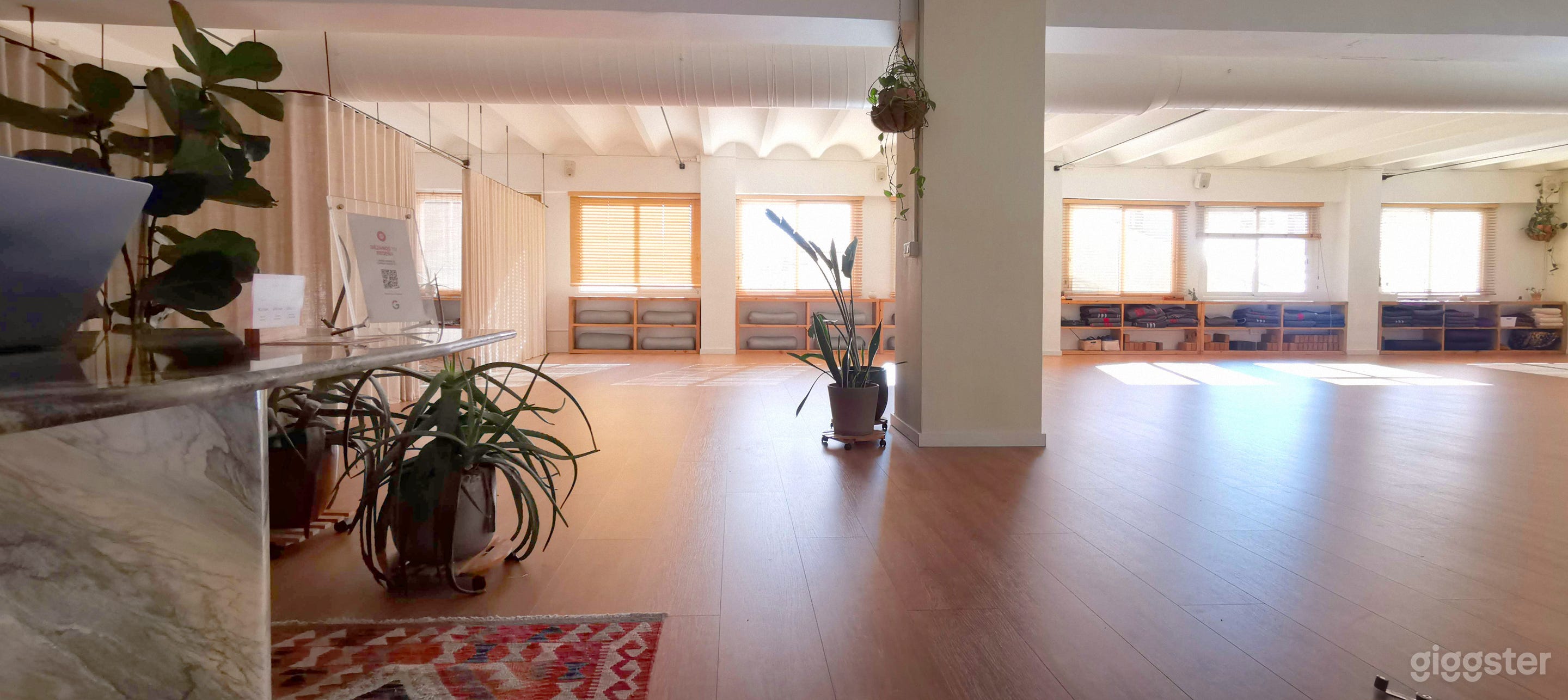 Warm &amp; Bright Event Space in Barcelona Photo 4