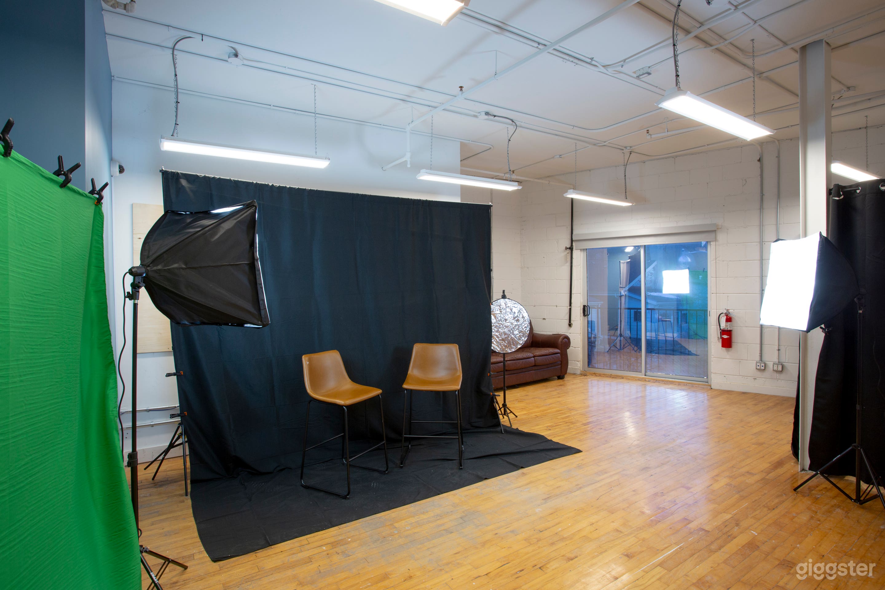 Downtown Affordable Photography Studio Photo 1