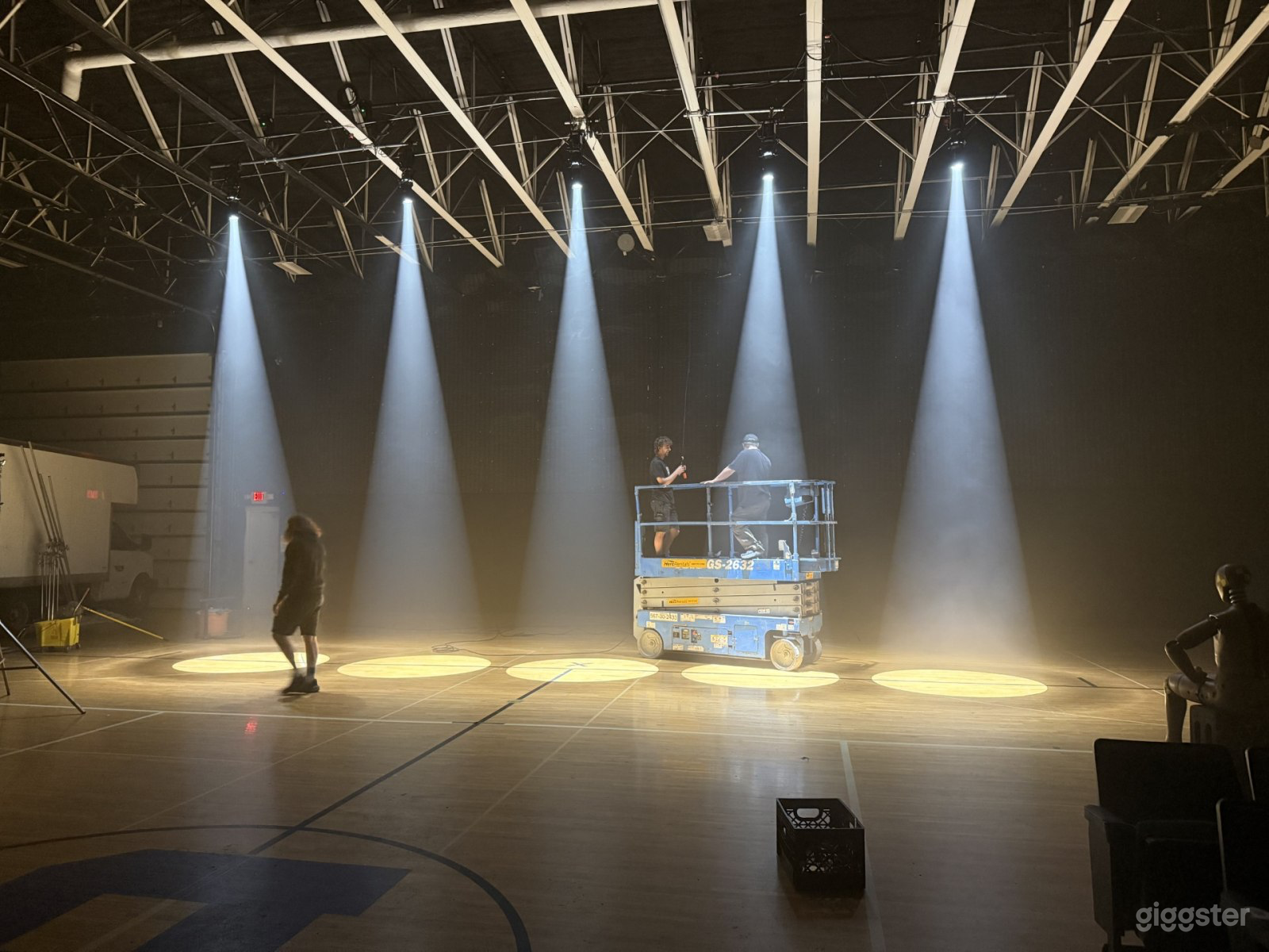 10K SF Soundstage plus offices, green rooms & more Photo 4