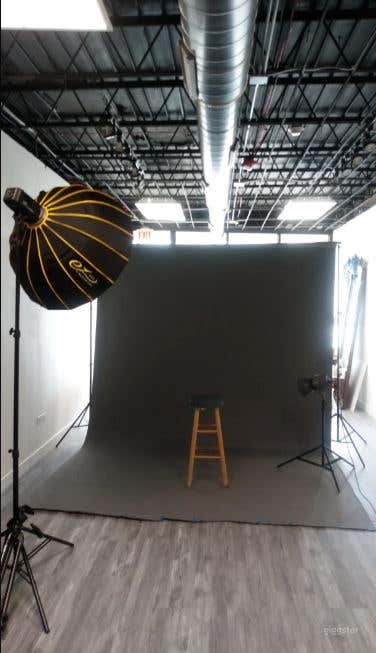 Medium-Size Photography Studio in Chicago Photo 2
