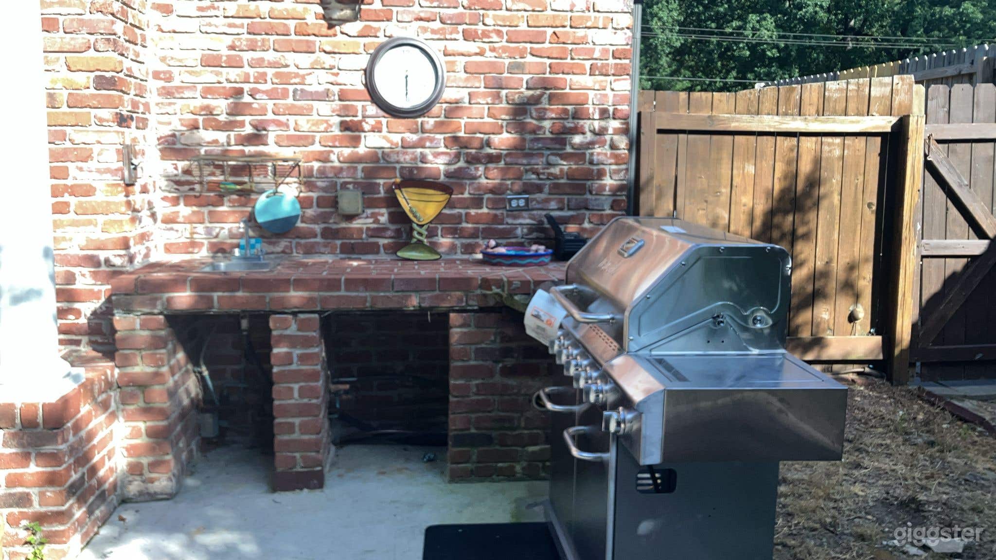 In town pool home with chef’s kitchen entertainer’s dream Photo 4